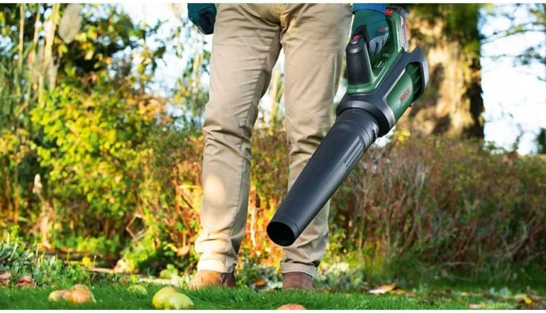دمنده برگ شارژی بوش مدل AdvancedLeafBlower 36V-750 (بدون باتری، سیستم 36 ولت، برای پاکسازی برگ های سرسخت و مناطق بزرگ، سبک وزن: 2.8 کیلوگرم، در بسته بندی کارتنی) دمنده برگ شارژی بوش مدل AdvancedLeafBlower 36V-750 (بدون باتری، سیستم 36 ولت، برای پاکسازی برگ های سرسخت و مناطق بزرگ، سبک وزن: 2.8 کیلوگرم، در بسته بندی کارتنی)