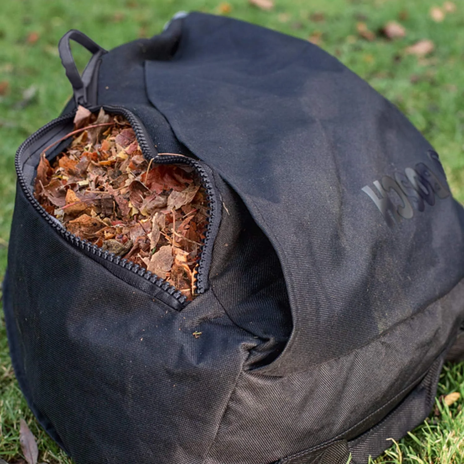 دمنده و مکنده برقی برگ بوش مدل UniversalGardenTidy 3000 (3000 وات، کیسه جمع آوری 50 لیتری، سرعت متغیر، برای دمیدن، مکش و خرد کردن برگ ها، بسته بندی کارتنی)