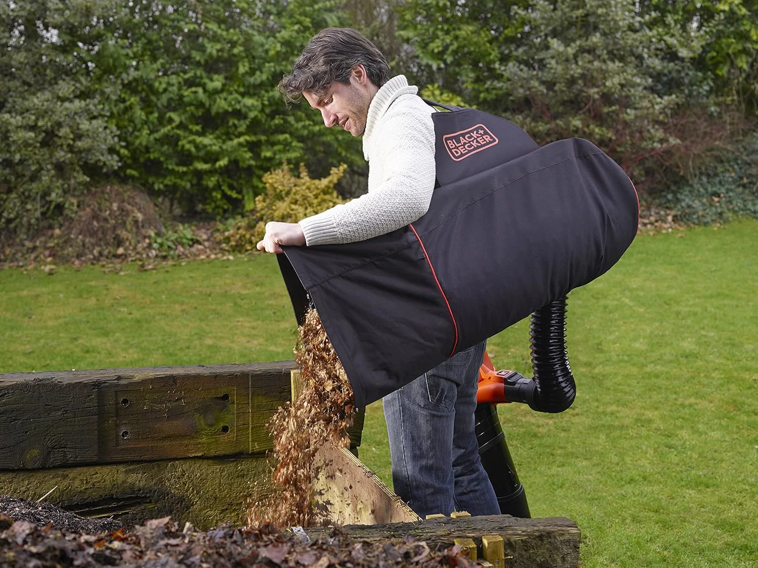 کوله پشتی جمع آوری برگ Black & Decker (شامل شلنگ مکش انعطاف پذیر، ظرفیت 72 لیتر، سازگار با مدل های زیر: GW2810, GW2838, GW3030, GW3031BP, GW3050) GWBP1