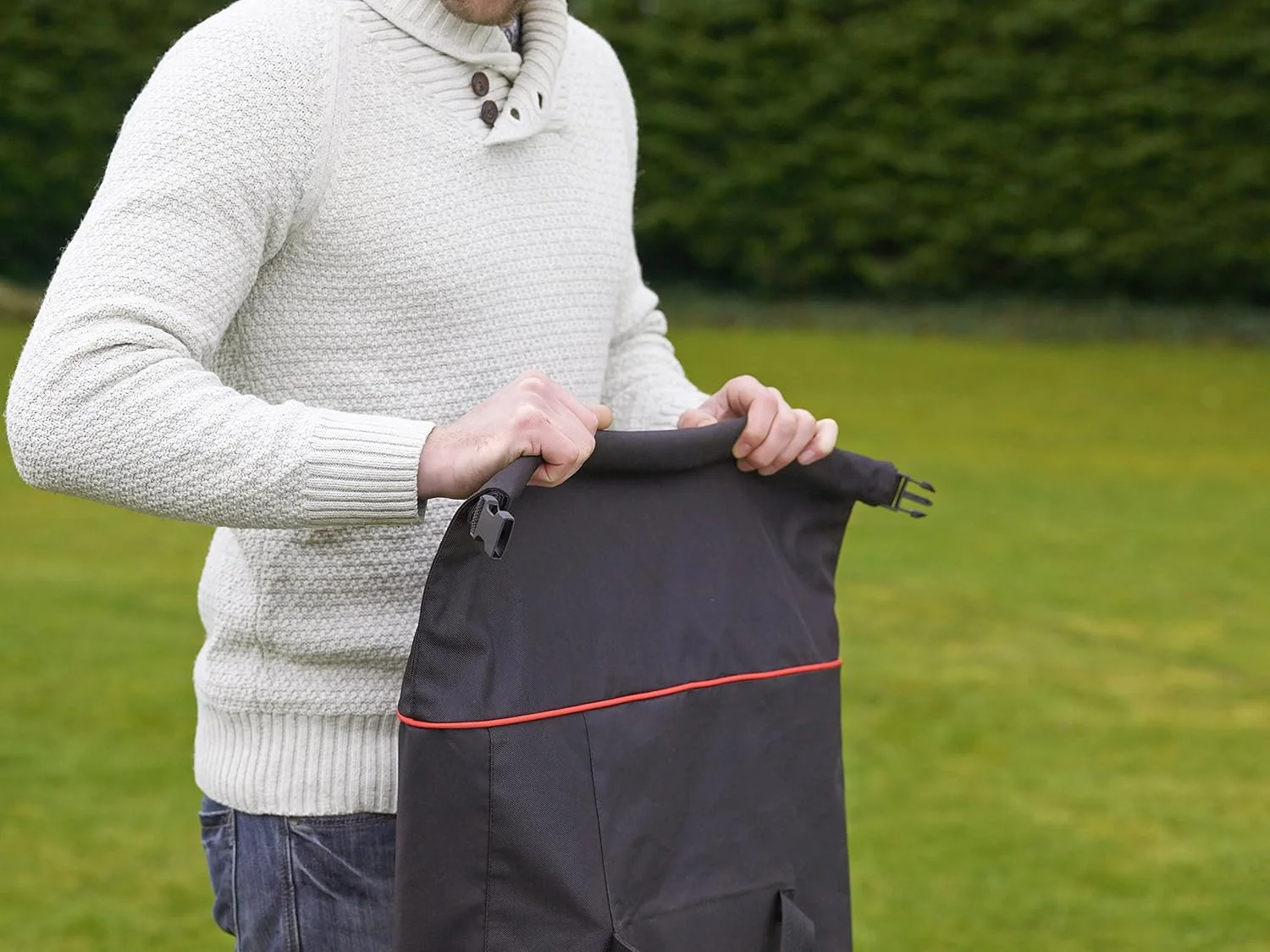 کوله پشتی جمع آوری برگ Black & Decker (شامل شلنگ مکش انعطاف پذیر، ظرفیت 72 لیتر، سازگار با مدل های زیر: GW2810, GW2838, GW3030, GW3031BP, GW3050) GWBP1