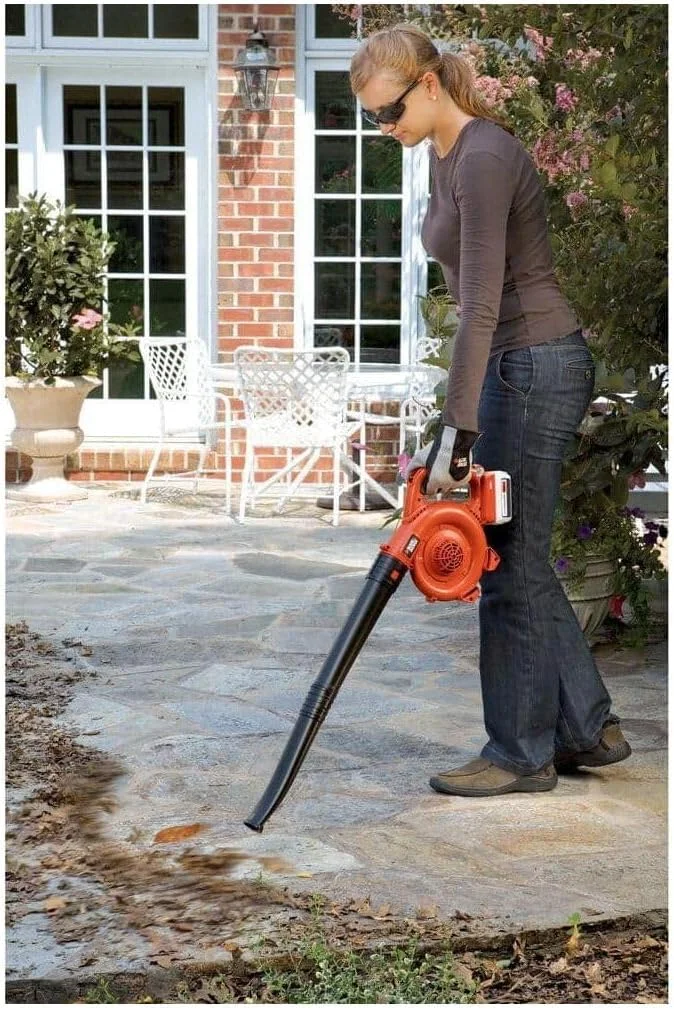 دمنده برگ بی سیم BLACK+DECKER به همراه باتری و شارژر، POWERCOMMAND 40V MAX 90 CFM سرعت متغیر تا 120 مایل در ساعت، دمنده برگ باتری خور، جاروبرقی سطوح سخت و حیاط (LSW36)