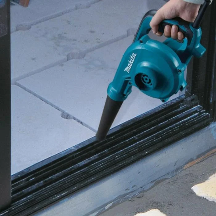 دمنده هوای برقی ماکیتا مدل UB1102 Wdb با توان 600 وات به همراه کیسه گرد و غبار، آبی دمنده هوای برقی ماکیتا مدل UB1102 Wdb با توان 600 وات به همراه کیسه گرد و غبار، آبی