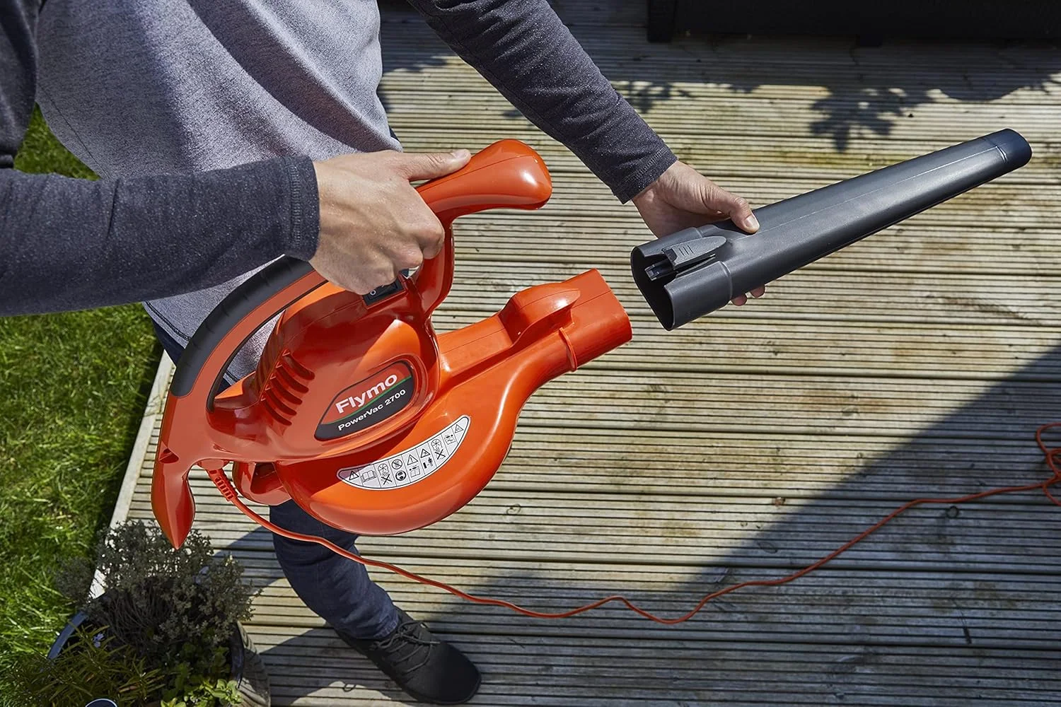 دمنده و مکنده برقی باغچه ای Flymo PowerVac 2700 | دمنده، مکنده و خردکن برگ قدرتمند 3 در 1 | 2700 وات، نارنجی دمنده و مکنده برقی باغچه ای Flymo PowerVac 2700 | دمنده، مکنده و خردکن برگ قدرتمند 3 در 1 | 2700 وات، نارنجی