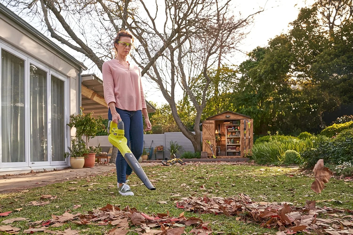 دمنده باتری خور ریوبی مدل OBL1820S، 18 ولت ONE+، سرعت 245 کیلومتر بر ساعت، 2.6 متر مکعب بر دقیقه (فقط بدنه) دمنده باتری خور ریوبی مدل OBL1820S، 18 ولت ONE+، سرعت 245 کیلومتر بر ساعت، 2.6 متر مکعب بر دقیقه (فقط بدنه)