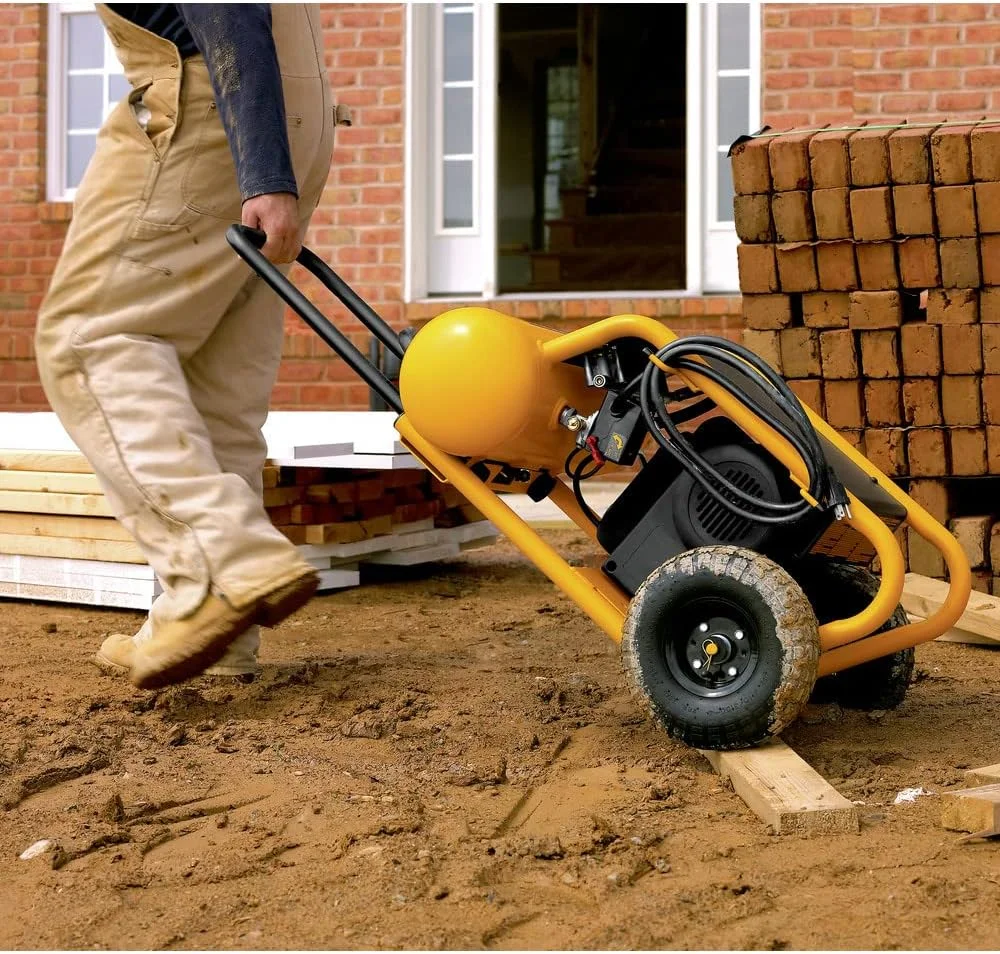 کمپرسور دستی 4.5 گالن 200 PSI دیوالت مدل D55146 با چرخ کمپرسور دستی 4.5 گالن 200 PSI دیوالت مدل D55146 با چرخ