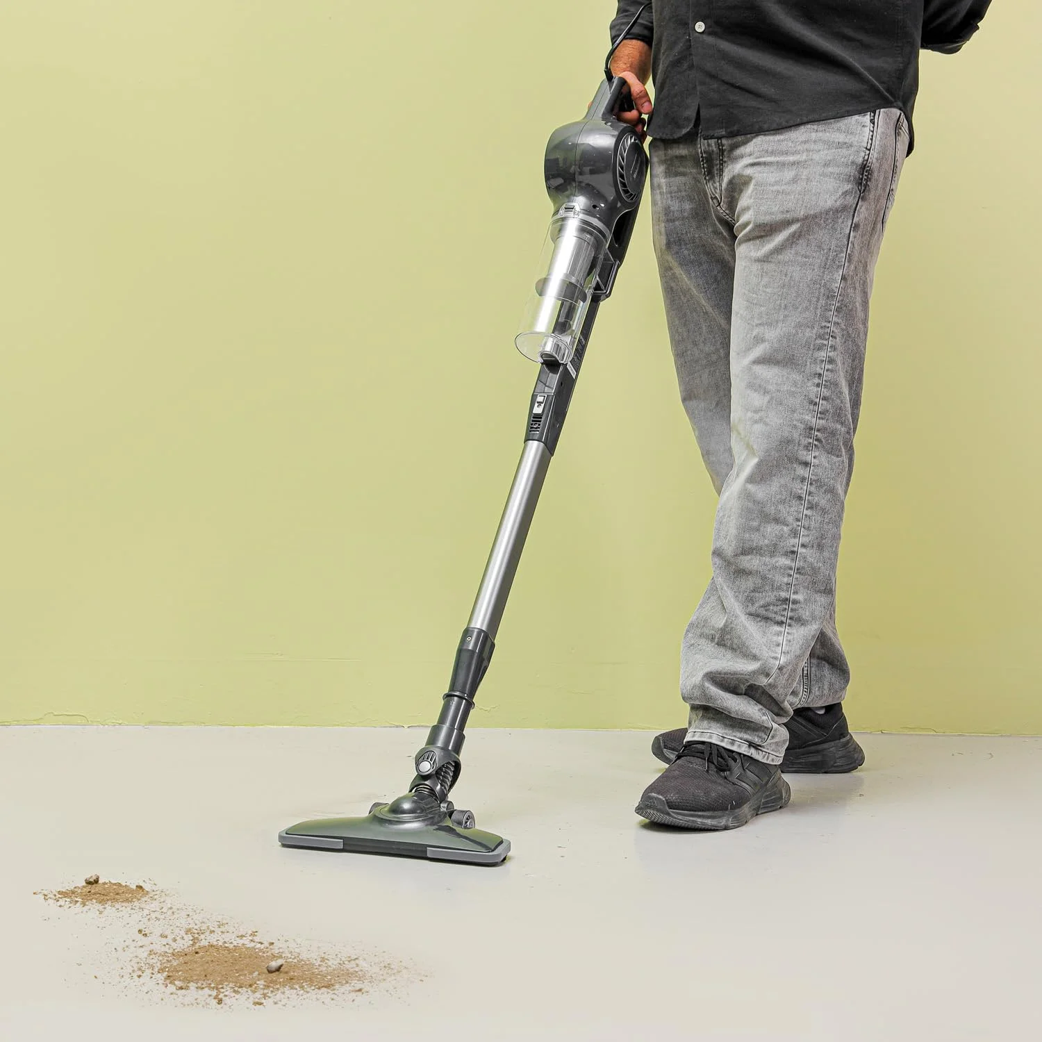 جاروبرقی عصایی و دستی Geepas GVC2596N، فیلتر HEPA | دستی و عصایی، ظرفیت کیسه گرد و غبار 0.9 لیتر، موتور قدرتمند 600 وات، فنجان گرد و غبار شفاف برای بررسی آسان، بدنه سبک و کم صدا جاروبرقی عصایی و دستی Geepas GVC2596N، فیلتر HEPA | دستی و عصایی، ظرفیت کیسه گرد و غبار 0.9 لیتر، موتور قدرتمند 600 وات، فنجان گرد و غبار شفاف برای بررسی آسان، بدنه سبک و کم صدا