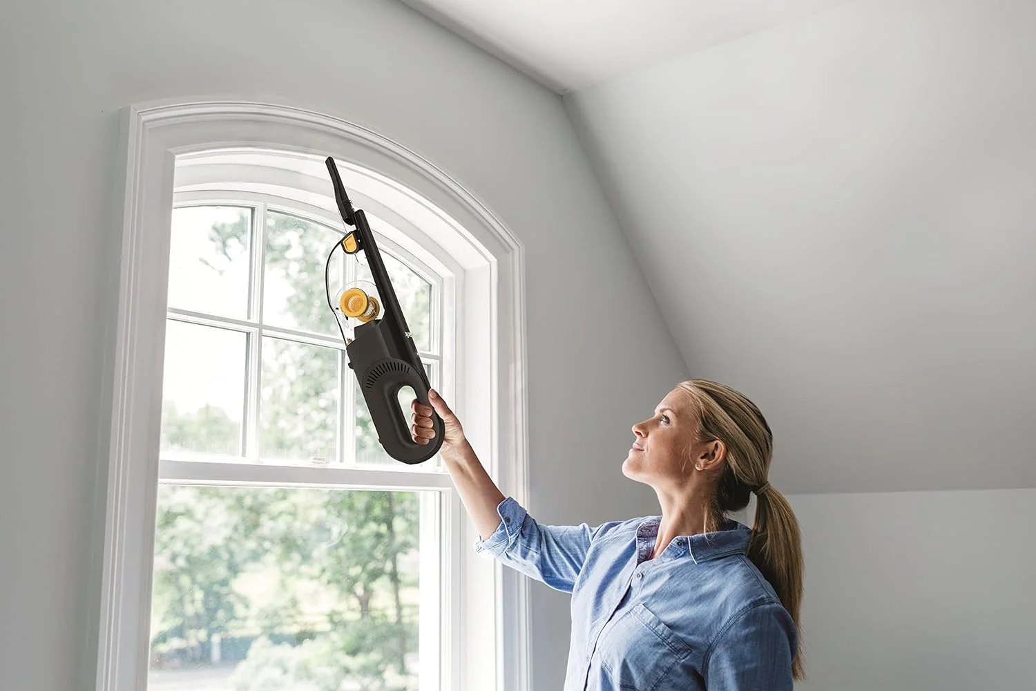 Shark HandVac Cordless Handheld Vacuum Cleaner [CH950EUT] Model for Pet Owner, Cordless Vacuum Cleaner, Black