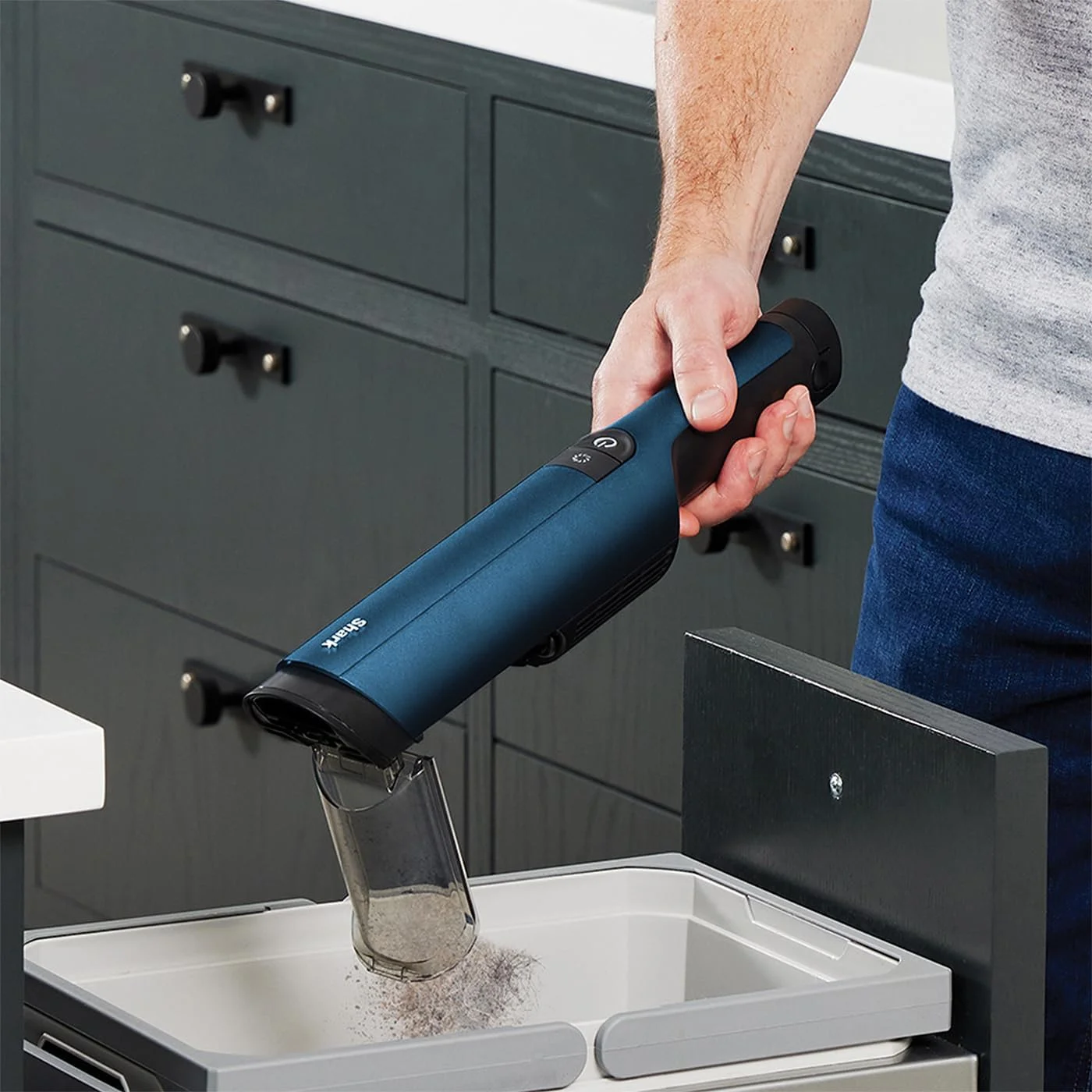 جاروبرقی دستی شارک WandVac 2.0 [WV270EU] آبی، با 15 دقیقه عمر باتری