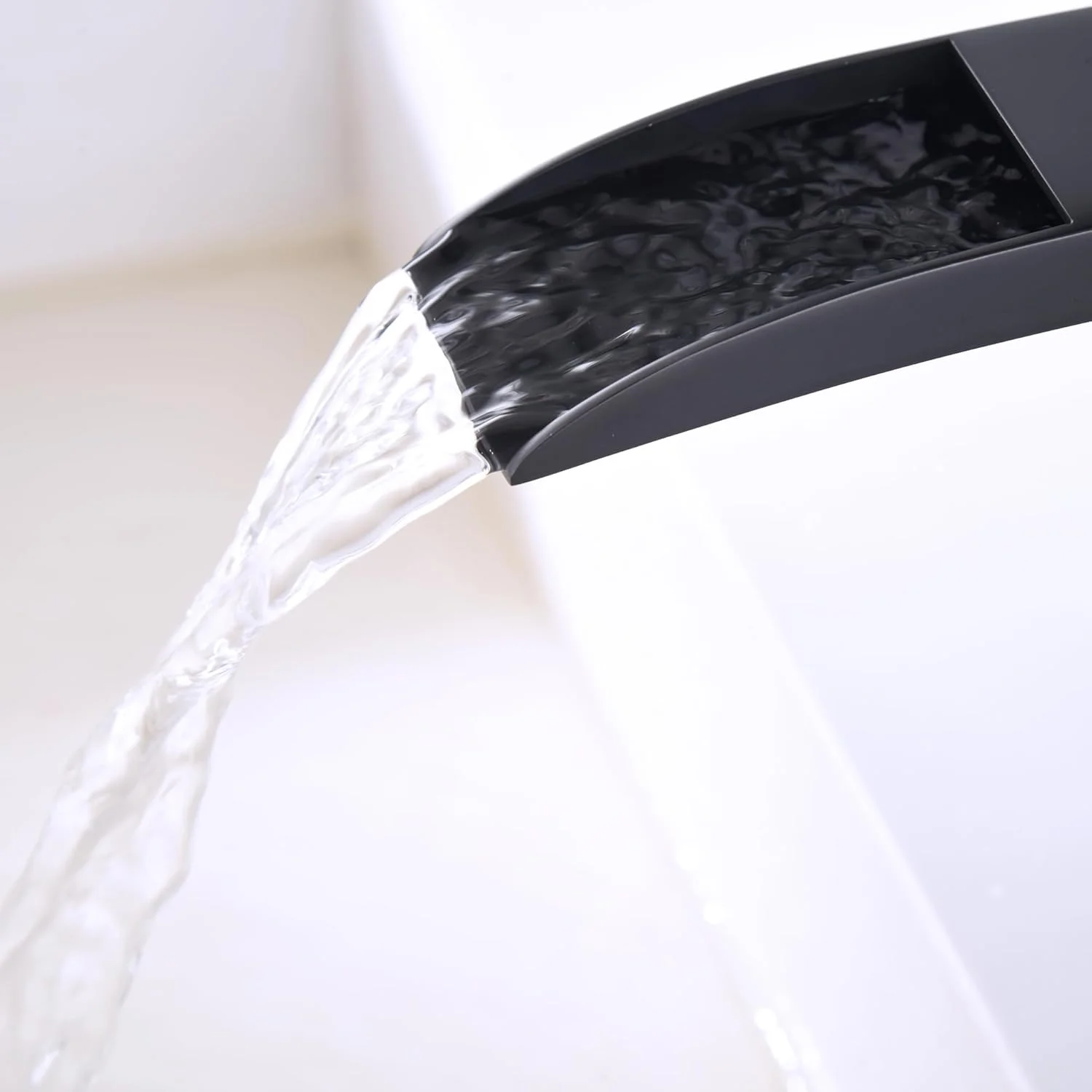 شیر آب روشویی آبشاری Sumerain، نصب روی سینک، تک سوراخ، استیل ضد زنگ SUS304، مشکی و طلایی