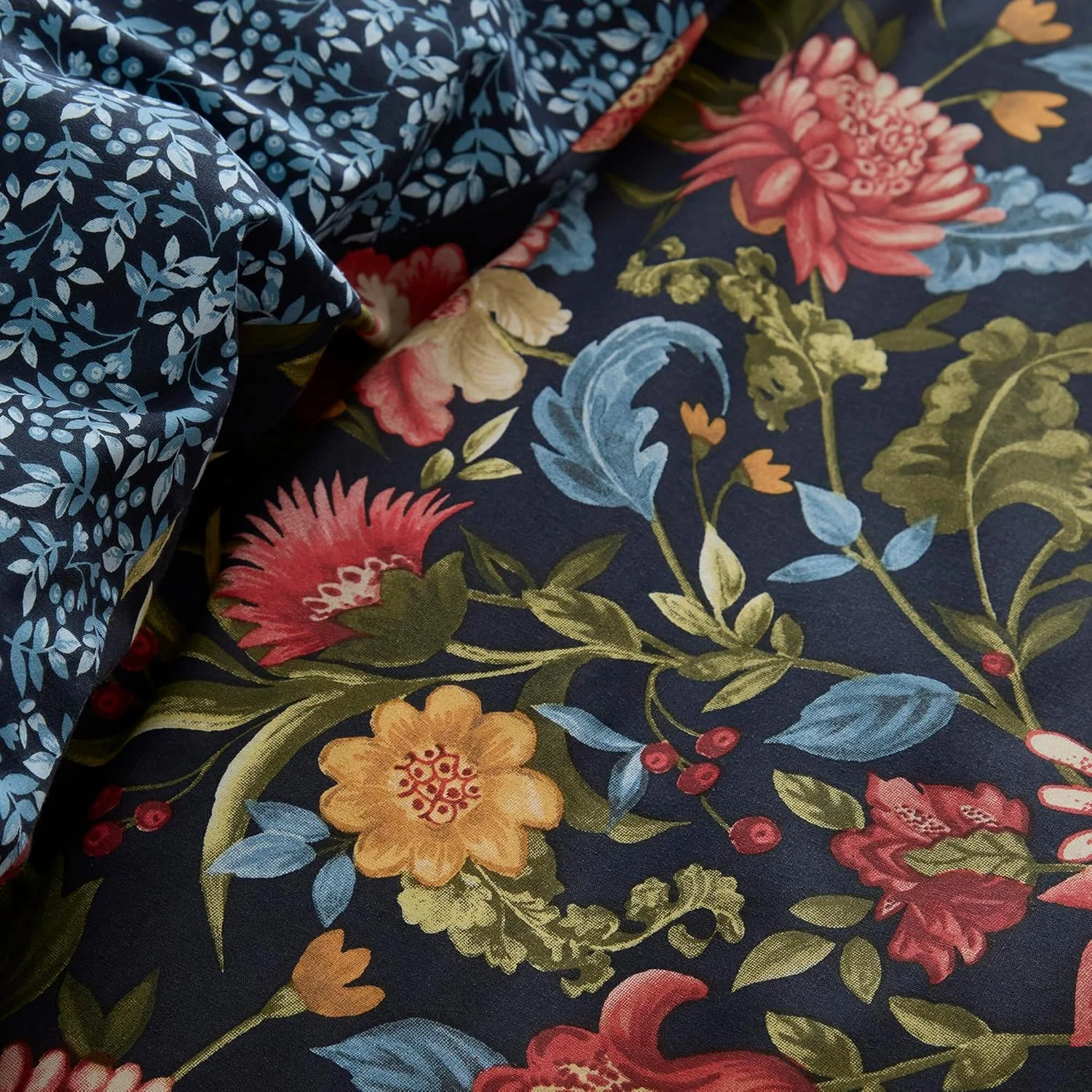 روتختی لحاف‌دوزی شده طرح جواهرنشان Dreams & Drapes، سرمه‌ای، 100% پنبه، 200 × 230 سانتی‌متر، طرح گل‌دار با پرندگان و میوه‌ها