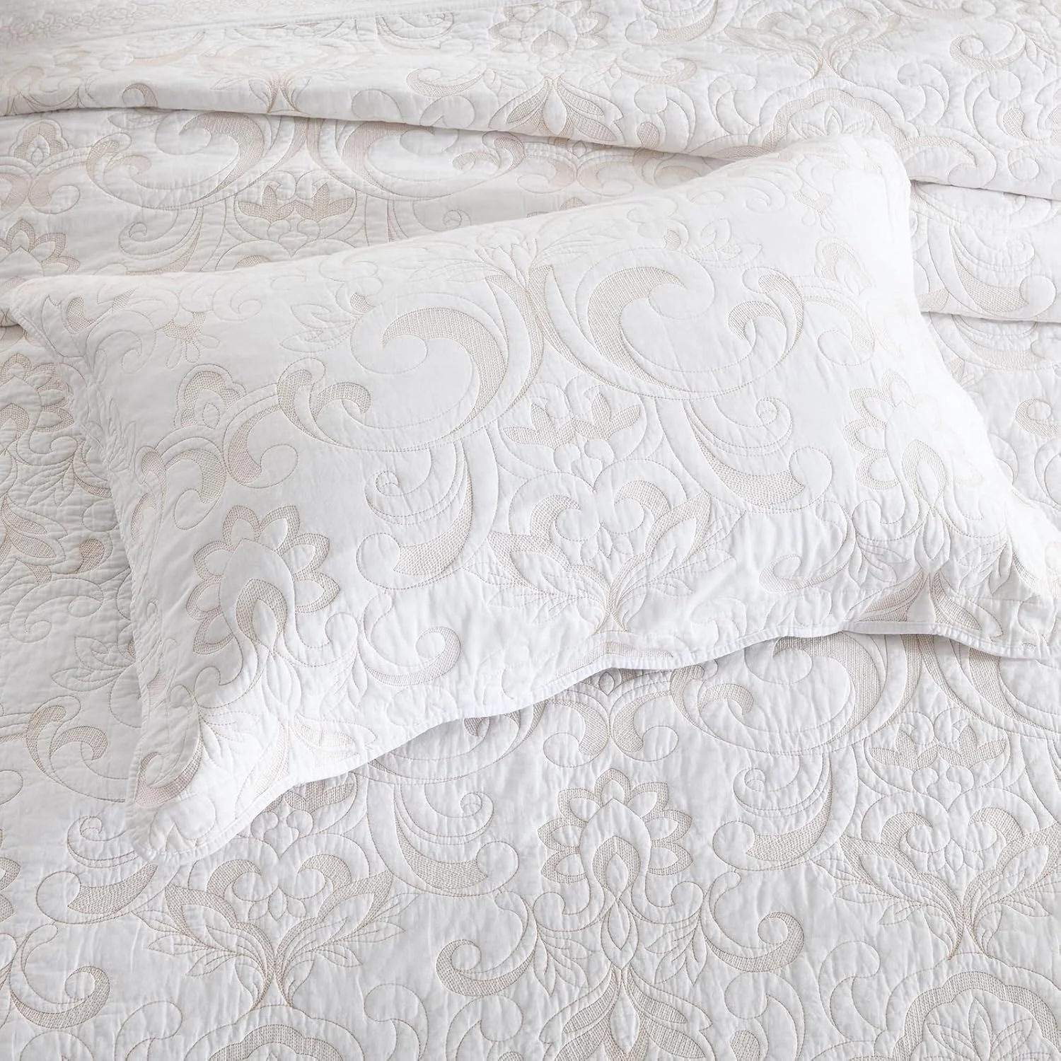 ست روتختی لحافی پنبه‌ای سایز بزرگ Finlonte، 305x259 سانتی‌متر، روتختی‌های سایز بزرگ کوئین به همراه روبالشی، لحاف طرح‌دار گل‌دار برجسته سبک وزن، سفید/بژ