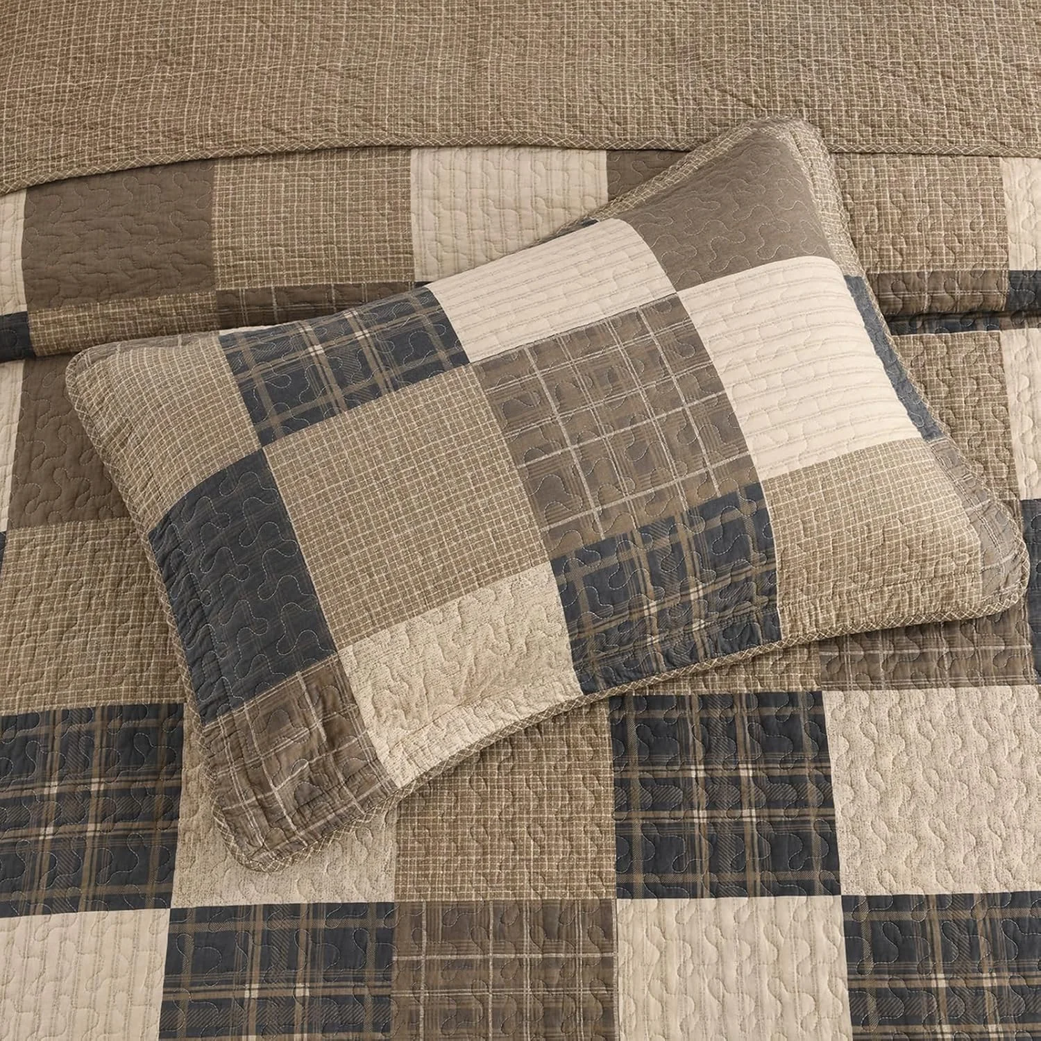 DUOHONG 100% Cotton 128"x120" Oversized Quilt Bedspread, Plaid Pattern California King Extra Large Quilt Bedding Set, Reversible Cal King XL Bed Spread Lightweight Comforter, Brown/Beige/Cream, 3Pcs