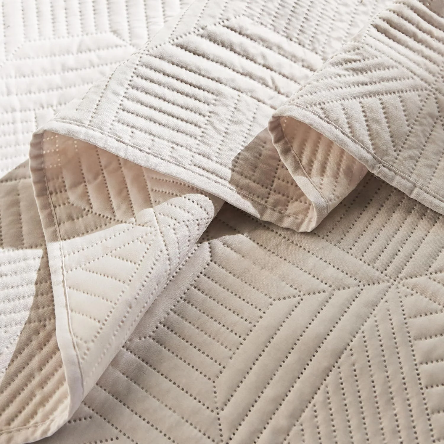 رو تختی ESSEX، ابعاد ۱۷۰ در ۲۱۰ سانتی متر، ایده آل برای اتاق خواب، روانداز تخت نرم و راحت، طرح مدرن - بژ مدرن