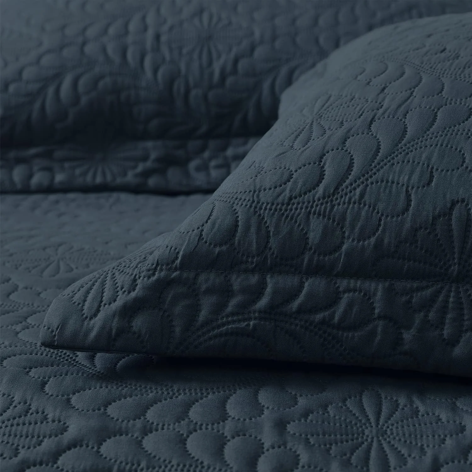 ست لحاف EXQ Home سایز کویین/کامل، سرمه ای، 3 تکه، لحاف سبک و نرم، طرح گندم مدرن (1 لحاف، 2 روبالشتی) ست لحاف EXQ Home سایز کویین/کامل، سرمه ای، 3 تکه، لحاف سبک و نرم، طرح گندم مدرن (1 لحاف، 2 روبالشتی)