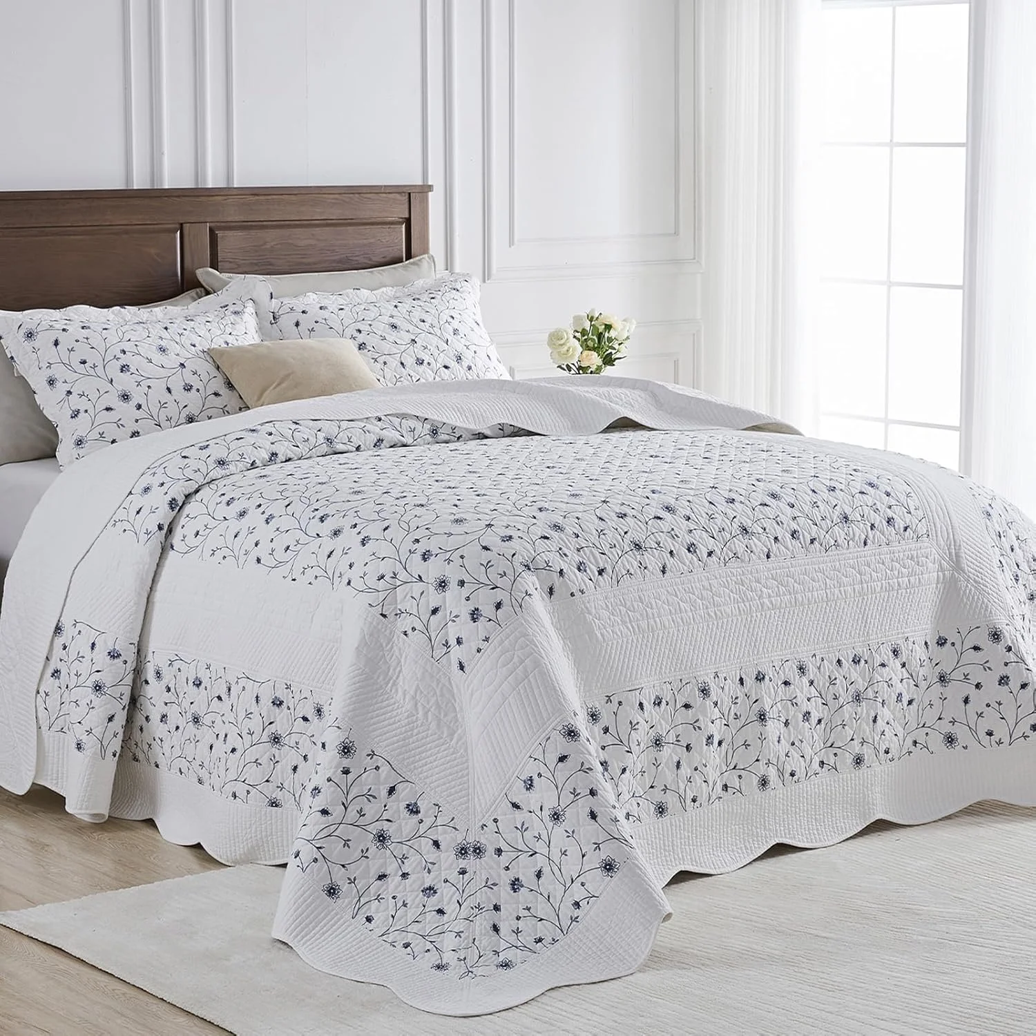 روتختی گلدار فاین استیچری سایز کینگ، لحاف روتختی بزرگ 305x305، ست روتختی 100% پنبه آبی و سفید با روبالشتی، لحاف نازک سبک وزن و نرم، 3 تکه