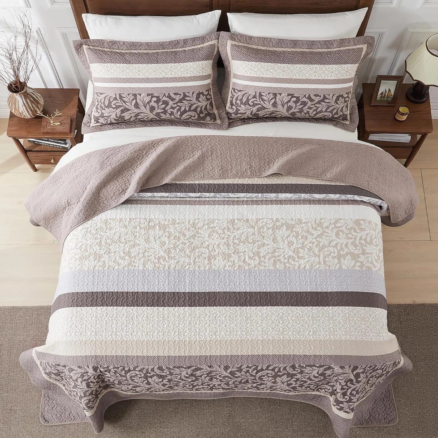 روتختی لحاف دار بزرگ طرح مزرعه فاین استیچری مناسب تخت کوئین سایز 305x259 سانتی متر، ست روتختی لحافی پنبه 100% بزرگ، طرح راه راه گیاهی، ست روتختی لحافی سبک و نرم، مناسب تمام فصول، قهوه ای/خاکی/طوسی روتختی لحاف دار بزرگ طرح مزرعه فاین استیچری مناسب تخت کوئین سایز 305x259 سانتی متر، ست روتختی لحافی پنبه 100% بزرگ، طرح راه راه گیاهی، ست روتختی لحافی سبک و نرم، مناسب تمام فصول، قهوه ای/خاکی/طوسی