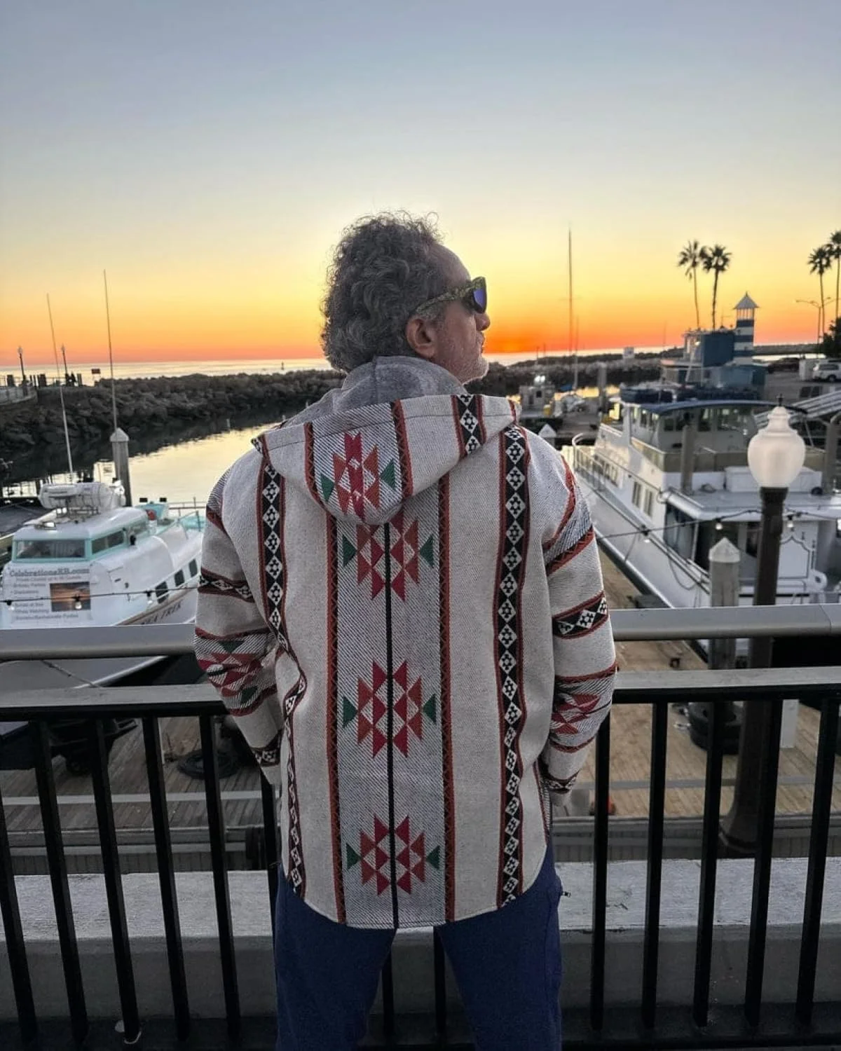 کت سدو اصیل، پارچه پنبه ای دستبافت، طراحی میراث عربی، سبک و شیک برای مردان و زنان، سبک عربی یونیسکس، مناسب برای عروسی ها، جشنواره ها، رویدادهای فرهنگی و مد بوهو، سایز L کت سدو اصیل، پارچه پنبه ای دستبافت، طراحی میراث عربی، سبک و شیک برای مردان و زنان، سبک عربی یونیسکس، مناسب برای عروسی ها، جشنواره ها، رویدادهای فرهنگی و مد بوهو، سایز L