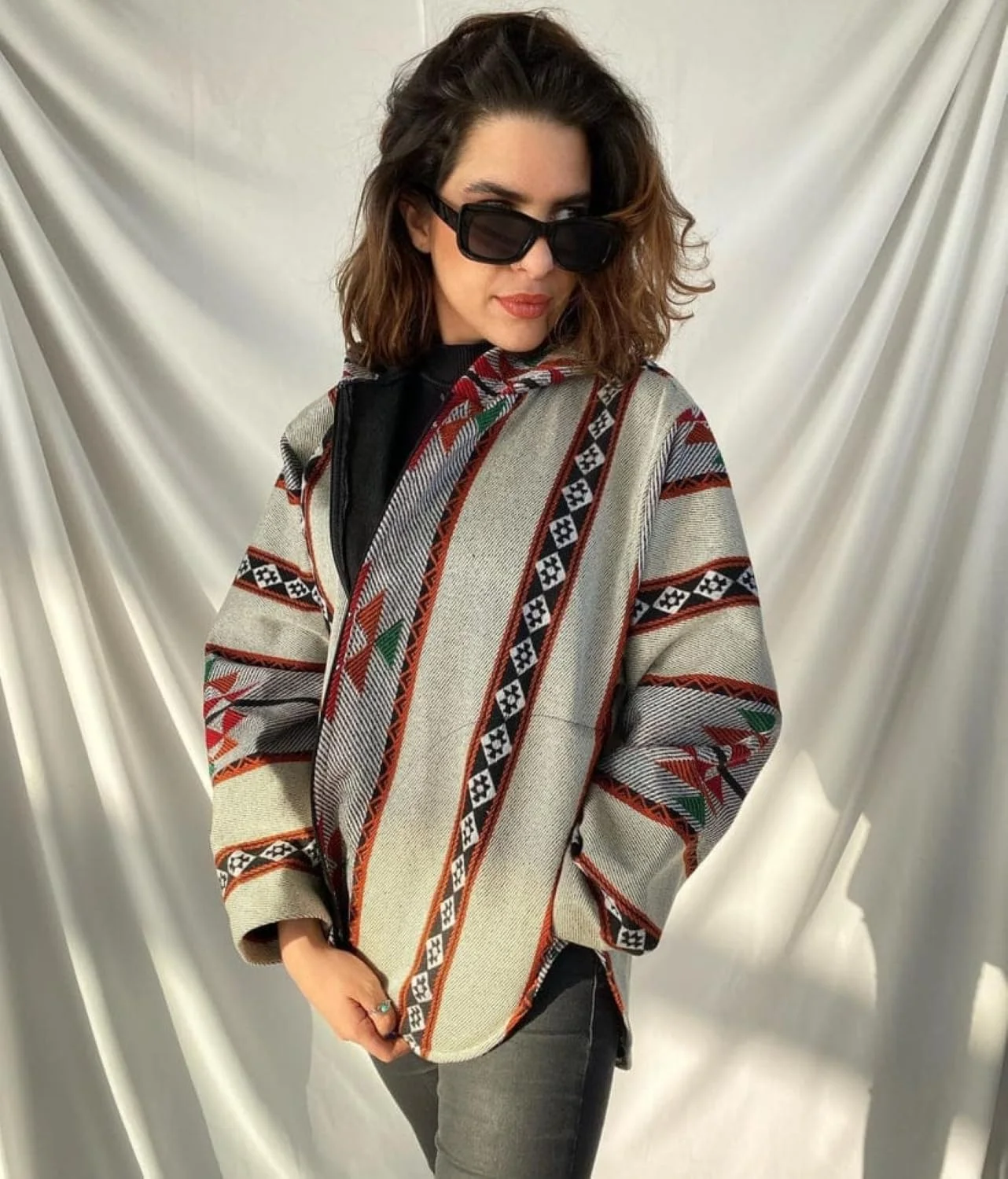 کت سدو اصیل، پارچه پنبه ای دستبافت، طراحی میراث عربی، سبک و شیک برای مردان و زنان، سبک عربی یونیسکس، مناسب برای عروسی ها، جشنواره ها، رویدادهای فرهنگی و مد بوهو، سایز L کت سدو اصیل، پارچه پنبه ای دستبافت، طراحی میراث عربی، سبک و شیک برای مردان و زنان، سبک عربی یونیسکس، مناسب برای عروسی ها، جشنواره ها، رویدادهای فرهنگی و مد بوهو، سایز L