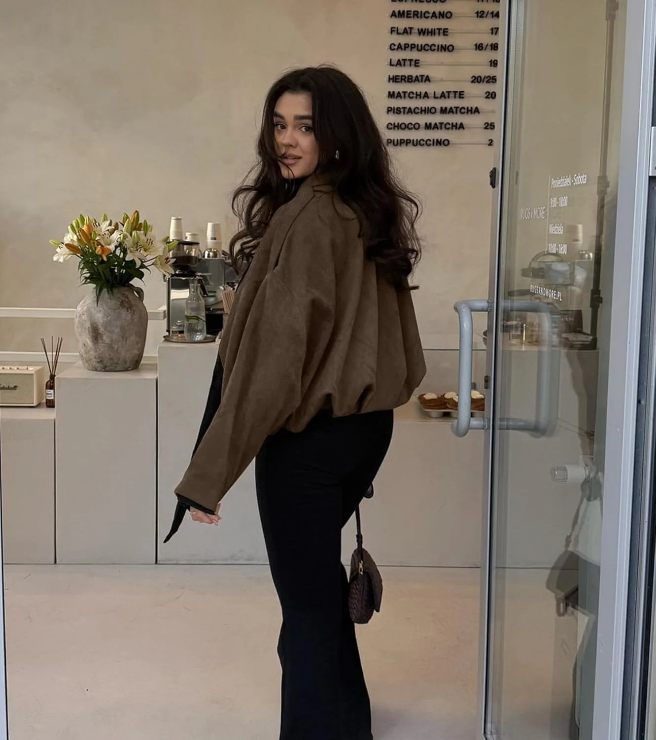 کت بمبر زنانه بی نیانگ از جنس جیر مصنوعی، کت کوتاه خلبانی یقه برگردان، کت موتورسواری بزرگ سایز، لباس بیرونی سال ۲۰۲۵