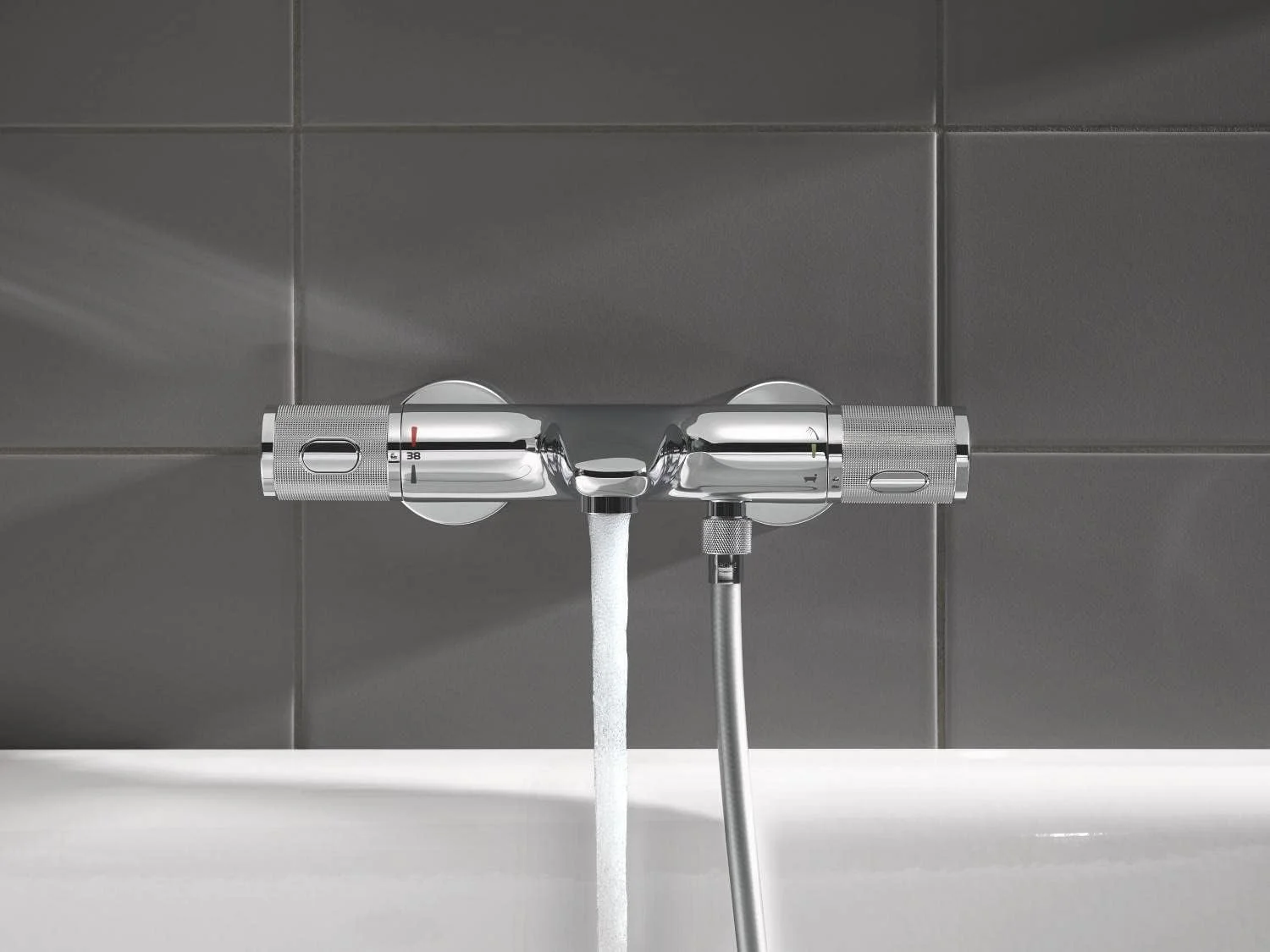 GROHE Precision Feel – ترموستاتیک روکار دیواری حمام CoolTouch (تغییر مسیر حمام/دوش، دستگیره آجدار، دکمه ایمنی در 38 درجه سانتیگراد، دکمه اقتصادی، صفحه فلزی)، اندازه 313 x 173 میلی متر، کروم، 34788000