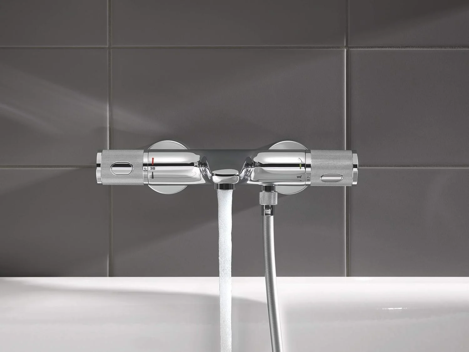 GROHE Precision Feel – ترموستاتیک روکار دیواری حمام CoolTouch (تغییر مسیر حمام/دوش، دستگیره آجدار، دکمه ایمنی در 38 درجه سانتیگراد، دکمه اقتصادی، صفحه فلزی)، اندازه 313 x 173 میلی متر، کروم، 34788000