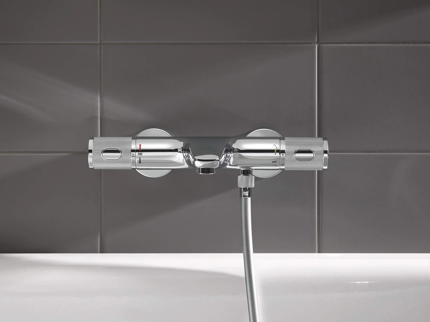 GROHE Precision Feel – ترموستاتیک روکار دیواری حمام CoolTouch (تغییر مسیر حمام/دوش، دستگیره آجدار، دکمه ایمنی در 38 درجه سانتیگراد، دکمه اقتصادی، صفحه فلزی)، اندازه 313 x 173 میلی متر، کروم، 34788000