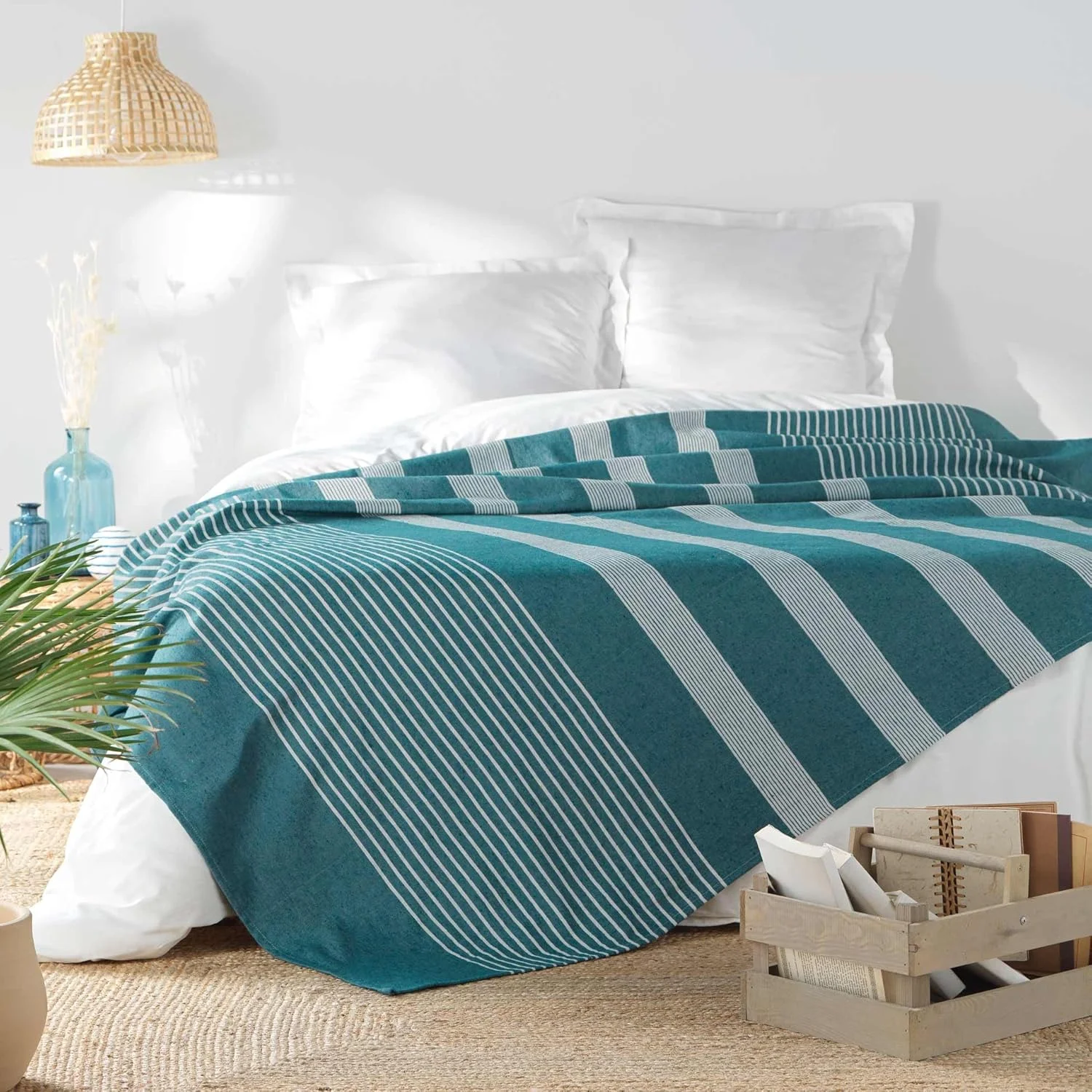 روتختی بافتنی نخی و پلی استر آبی رنگ Douceur d'Intérieur مدل Adele (220 x 240 سانتی متر)