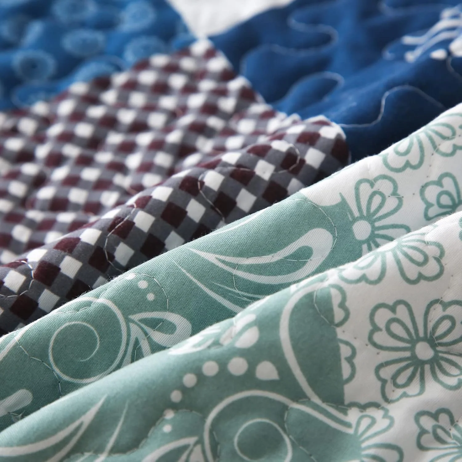 ست روتختی لحاف تکه دوزی برگشت پذیر Dinjoy سایز کوئین، طرح چهارخانه آبی سبز خاکستری با گل، ست روتختی نرم از جنس میکروفایبر، ست روتختی 3 تکه مناسب پاییز و تمام فصول ست روتختی لحاف تکه دوزی برگشت پذیر Dinjoy سایز کوئین، طرح چهارخانه آبی سبز خاکستری با گل، ست روتختی نرم از جنس میکروفایبر، ست روتختی 3 تکه مناسب پاییز و تمام فصول