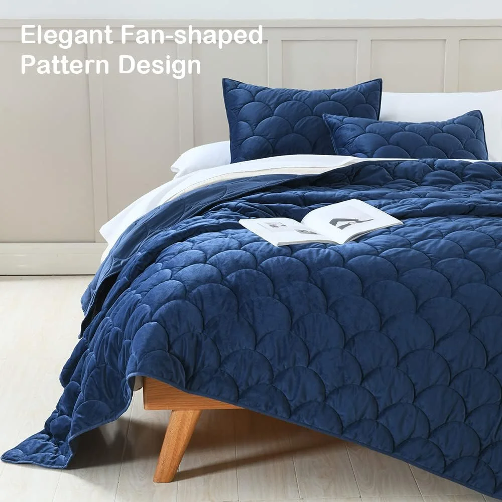 ست لحاف مخملی هوری‌موت هوم سایز کینگ، ست لحاف مخملی لوکس سرمه‌ای 3 تکه، ست روتختی نرم و گرم با 2 روبالشی، روتختی لحاف‌دوزی شده با طرح هندسی مناسب تمام فصول