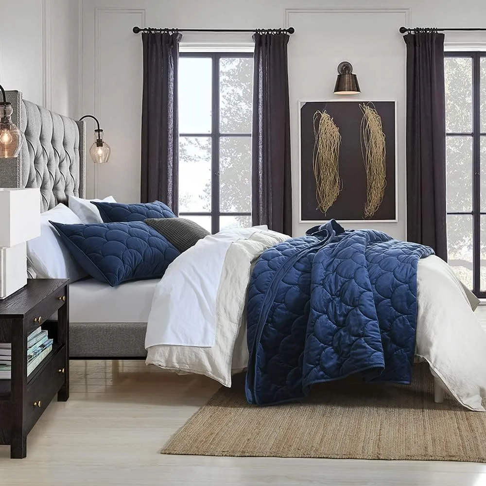 ست لحاف مخملی هوری‌موت هوم سایز کینگ، ست لحاف مخملی لوکس سرمه‌ای 3 تکه، ست روتختی نرم و گرم با 2 روبالشی، روتختی لحاف‌دوزی شده با طرح هندسی مناسب تمام فصول