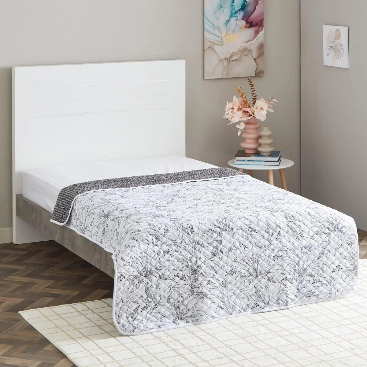 روتختی یک نفره طرح گل سوسن Homebox Supersoft، جنس تریکو، ابعاد 200x150 سانتی متر، سفید/آبی