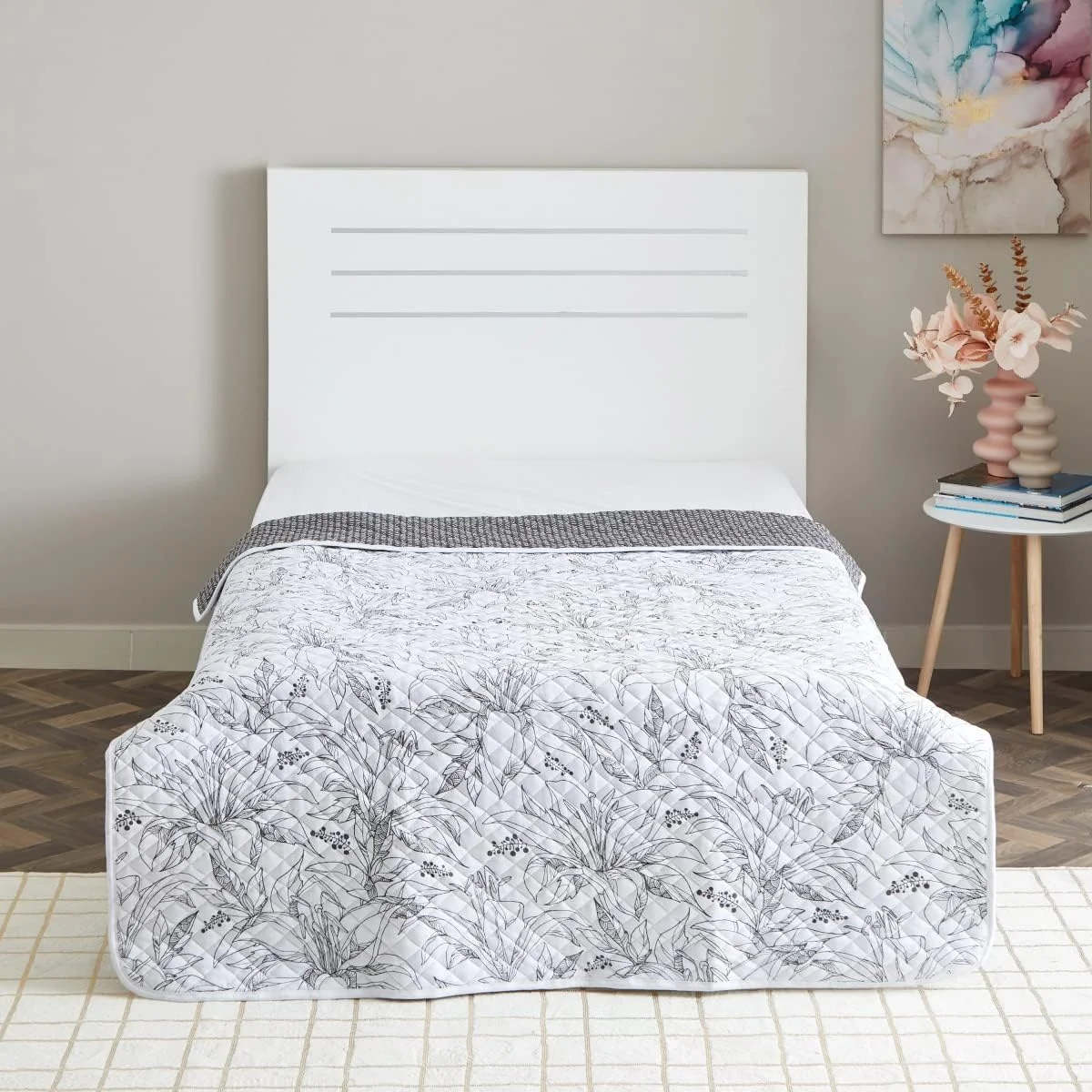 روتختی یک نفره طرح گل سوسن Homebox Supersoft، جنس تریکو، ابعاد 200x150 سانتی متر، سفید/آبی