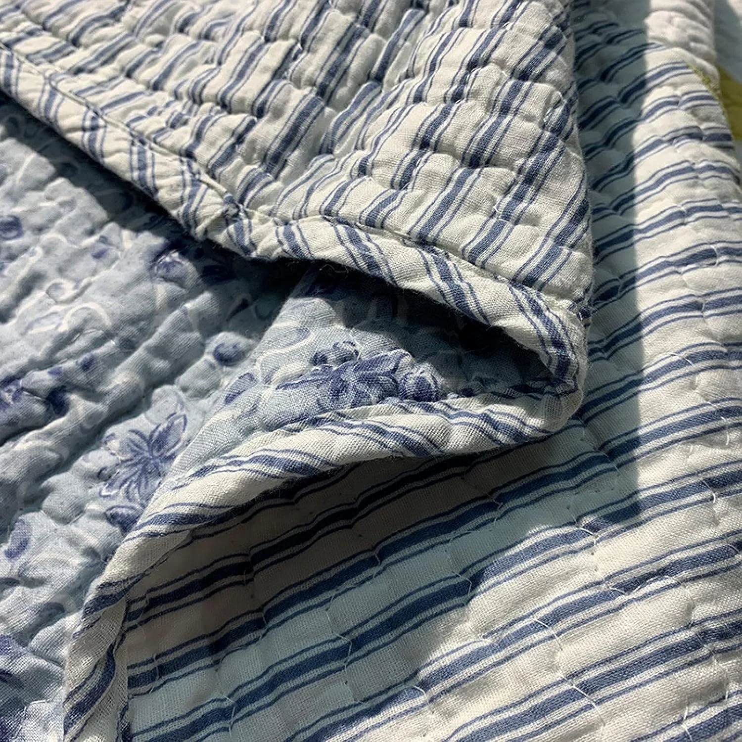 روتختی لحاف دار سایز کوئین و کینگ - تکه دوزی دست ساز، 100% پنبه، رو تختی لحافی، طرح های شیک آسیاب بادی چاپی، ست روتختی 3 تکه، پتوی چند منظوره با 2 روبالشی 50x70 سانتی متر، 218x218 سانتی متر