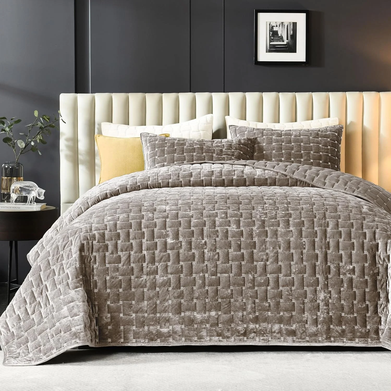 ست لحاف مخملی لوکس Grassix سایز کینگ، 3 تکه لحاف مخملی سبک وزن با روبالشتی، روتختی طرح دار هندسی مناسب تمام فصول، قهوه ای موکا، 274x244 سانتی متر