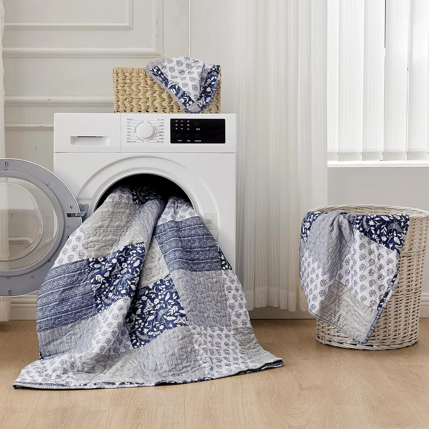 ست لحاف سایز آلاسکا کینگ 3 تکه طرح شطرنجی خاکستری 335x305 سانتی متر، روتختی فوق العاده عریض و بزرگ، ست روتختی لحافی، روکش تخت خواب دو طرفه سبک وزن با 2 روبالشی