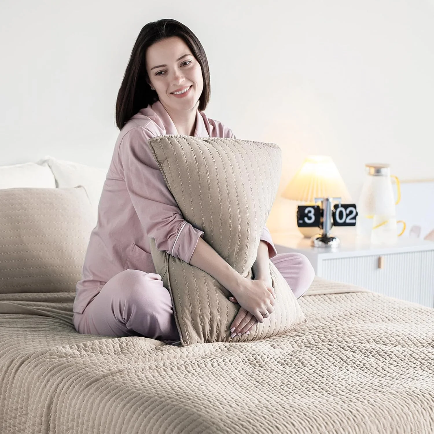 ست لحاف مینی KASENTEX - سنگ شور شده - رو تختی فوق العاده نرم - سبک وزن - پر شده از میکروفیبر جایگزین پر سفید - قابل شستشو در ماشین لباسشویی - رنگ های ثابت، سایز Full/Queen + 2 روبالشی، شتری