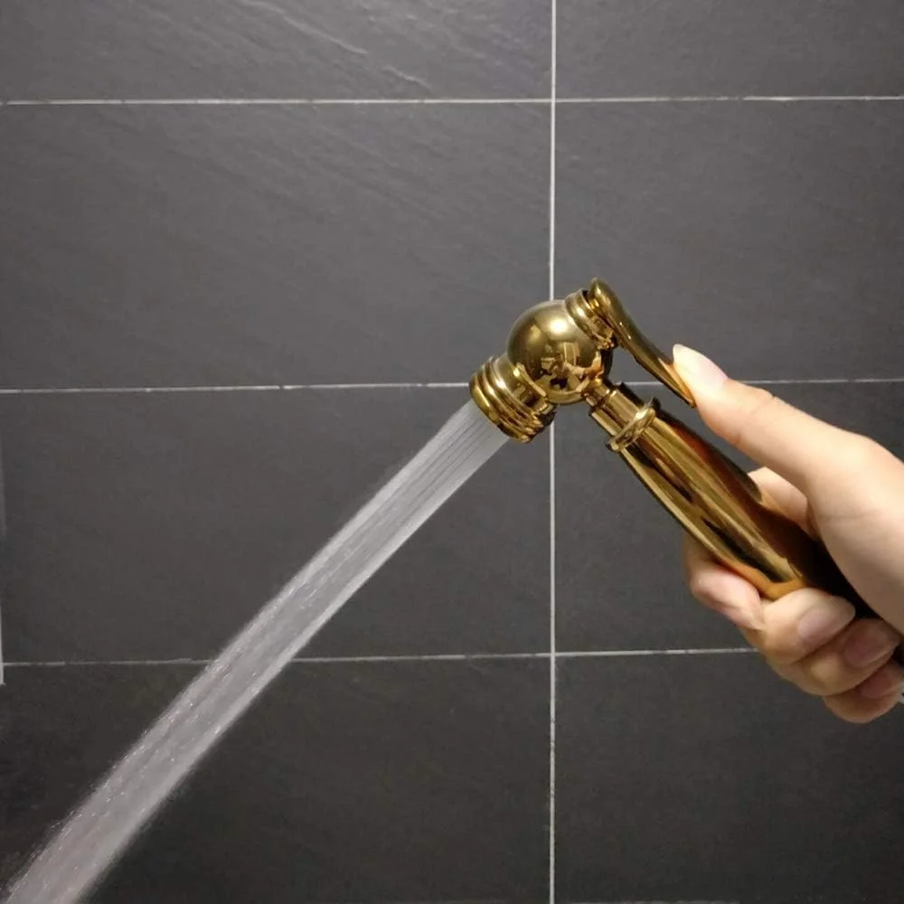 ست شاتاف/بیده دستی طلایی برنجی دیواری AYIVG برای حمام، شامل اسپری، شلنگ و براکت دیواری ست شاتاف/بیده دستی طلایی برنجی دیواری AYIVG برای حمام، شامل اسپری، شلنگ و براکت دیواری