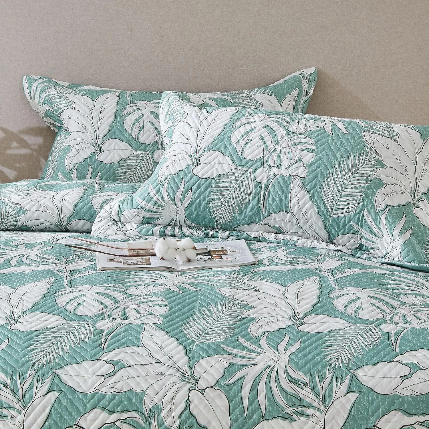 ست لحاف پنبه ارگانیک 100% طرح گلدار لوکس Kingrest سایز کینگ، رو تختی بزرگ و لحاف دار، به همراه 2 روبالشتی ست، مناسب برای تمام فصول - برگ های سبز