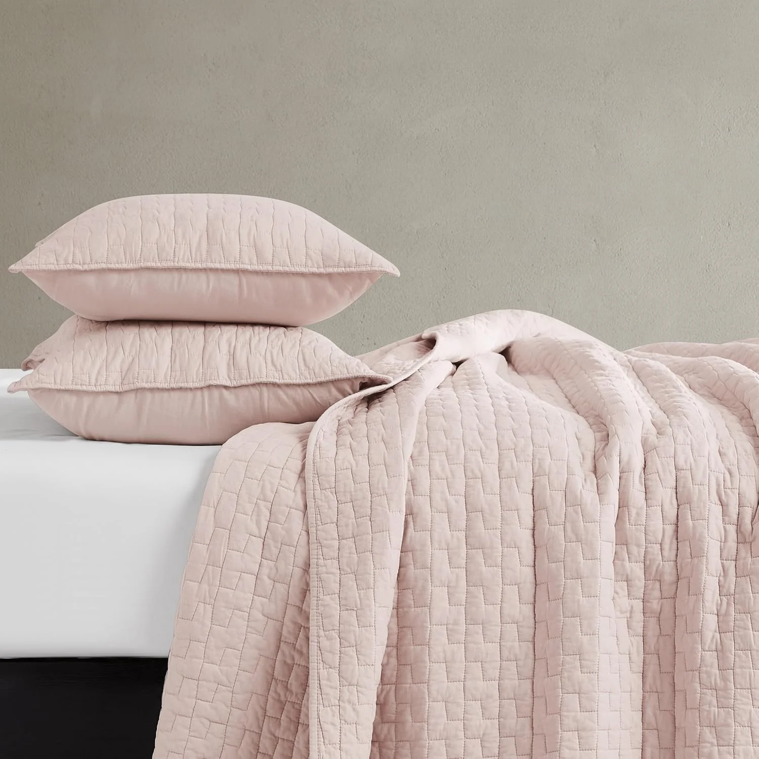 ست روتختی کینگ سایز پالاسیو صورتی 100% پنبه با 2 روبالشتی، رو تختی سبک وزن با بافت نرم، رو تختی شیک و کهنه نما، روکش لحاف دار مناسب تمام فصول، 3 تکه