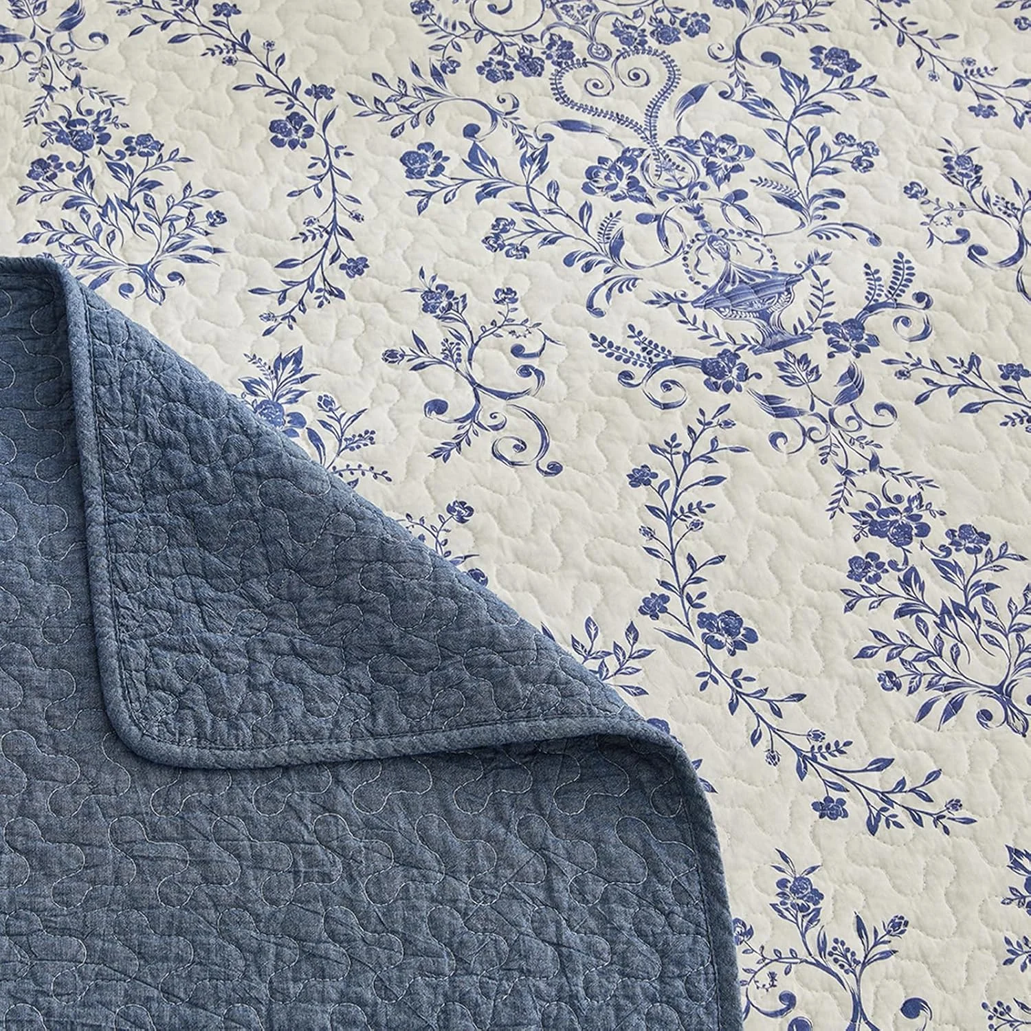 روتختی بزرگ پنبه‌ای پانگوشان طرح گل و بوته، دو رو، مناسب تخت‌های خیلی بزرگ، لحاف سبک وزن، آبی سرمه‌ای، سایز 259 × 305 سانتی‌متر