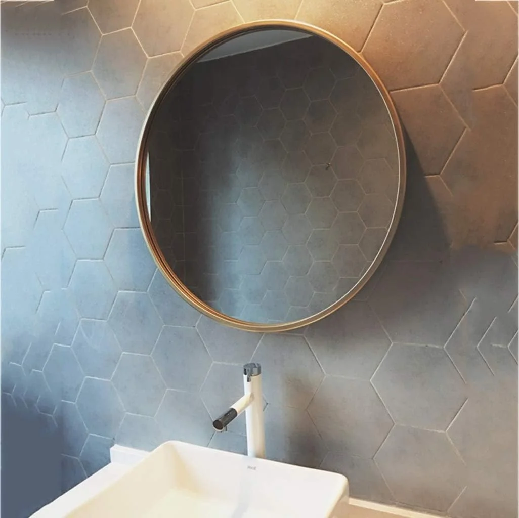 آینه دیواری حمام، آینه آرایشی گرد قابل حمل با قاب فلزی، آینه آویز برای اصلاح/آرایش، دکوراسیون منزل برای اتاق پرو، اتاق خواب (70 سانتی متر) آینه دیواری حمام، آینه آرایشی گرد قابل حمل با قاب فلزی، آینه آویز برای اصلاح/آرایش، دکوراسیون منزل برای اتاق پرو، اتاق خواب (70 سانتی متر)