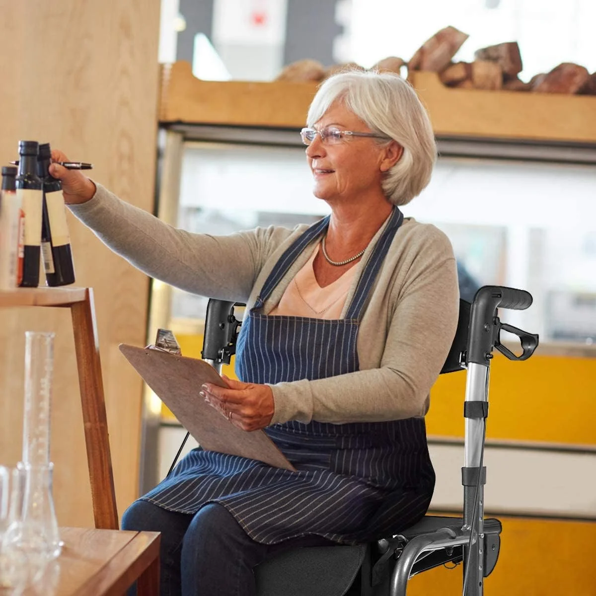 واکر رولیتور 2 در 1 GOPLUS برای سالمندان، واکر رولیتور تاشو با صندلی، ترکیب ویلچر و واکر پزشکی با چرخ 8 اینچی با پشتی، دسته قابل تنظیم برای بزرگسالان، فریم آلومینیومی