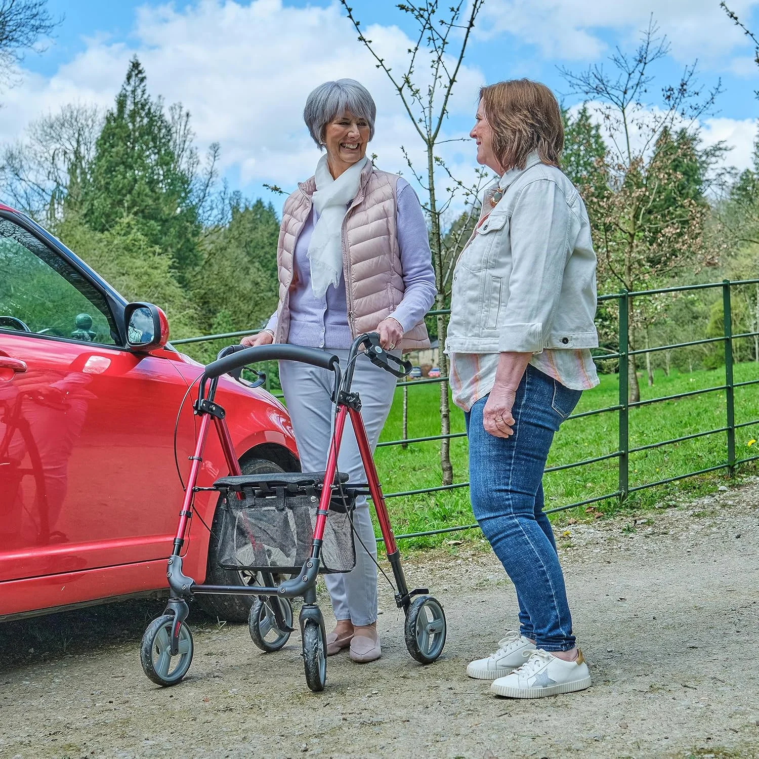 رولیتور چهار چرخ سبک وزن NRS Healthcare M87719 با صندلی - تاشو و قابل تنظیم رولیتور چهار چرخ سبک وزن NRS Healthcare M87719 با صندلی - تاشو و قابل تنظیم