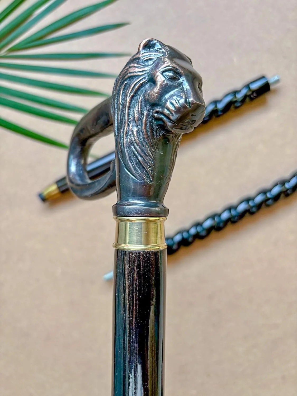 عصای چوبی طبیعی KALA KUNJ با سر شیر فلزی با روکش آنتیک - بیانیه مد برای آقایان/بانوان/سالمندان/پدربزرگ و مادربزرگ ها عصای چوبی طبیعی KALA KUNJ با سر شیر فلزی با روکش آنتیک - بیانیه مد برای آقایان/بانوان/سالمندان/پدربزرگ و مادربزرگ ها