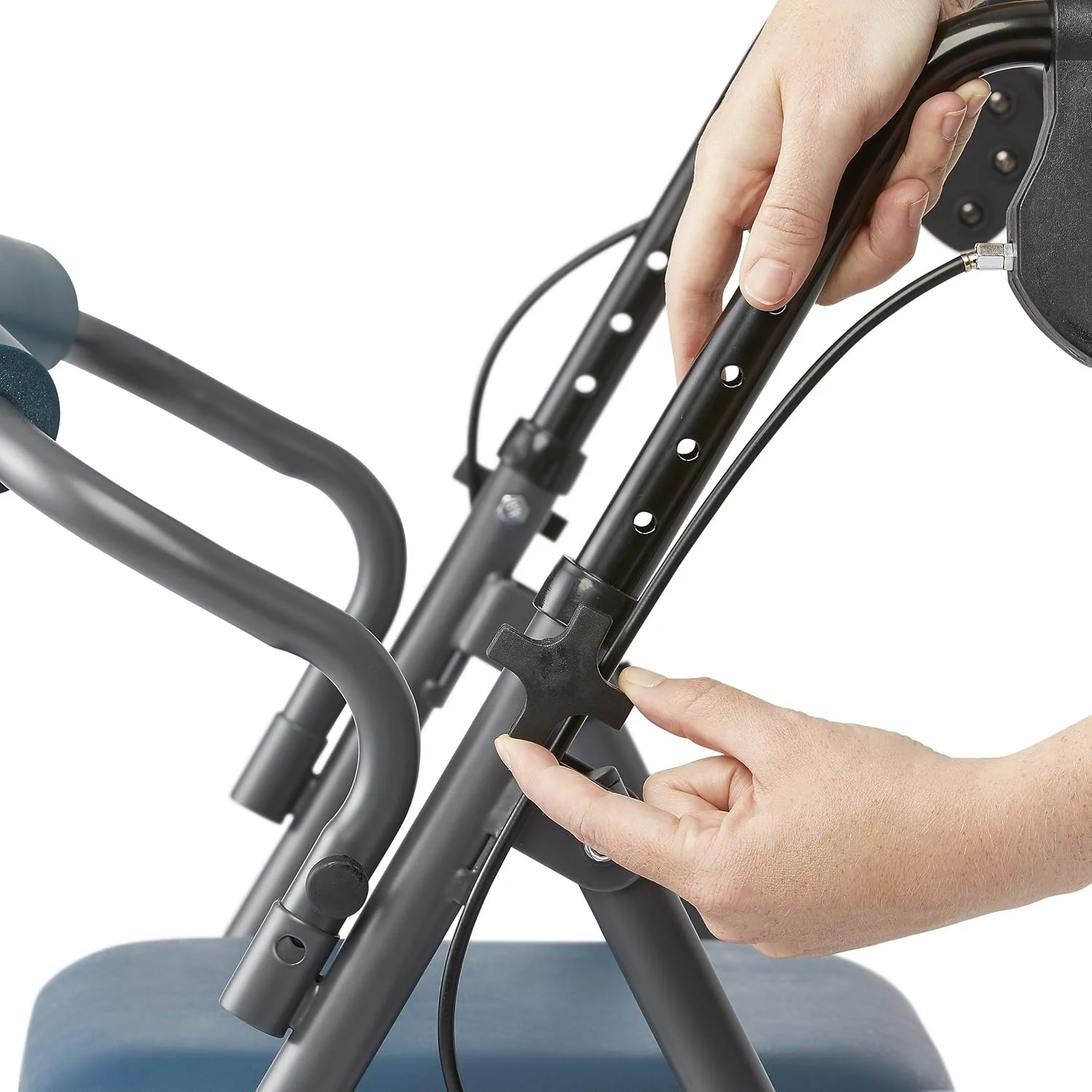 رولیتور واکر Medline با صندلی و چرخ، واکر تاشو برای سالمندان با محافظت Microban، فریم فولادی بادوام تا 158 کیلوگرم را تحمل می کند، چرخ های 6 اینچی، آبی فیروزه ای رولیتور واکر Medline با صندلی و چرخ، واکر تاشو برای سالمندان با محافظت Microban، فریم فولادی بادوام تا 158 کیلوگرم را تحمل می کند، چرخ های 6 اینچی، آبی فیروزه ای