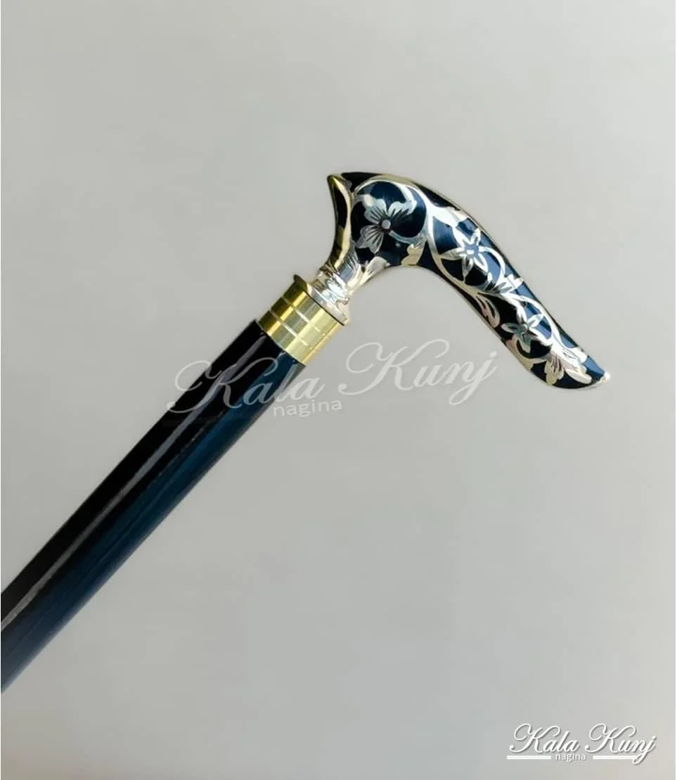 عصای پیاده روی Kala Kunj با دسته برنجی منقش به طرح کشمیری، شفت چوبی دست ساز طبیعی 3 تایی با نوک لاستیکی عصای پیاده روی Kala Kunj با دسته برنجی منقش به طرح کشمیری، شفت چوبی دست ساز طبیعی 3 تایی با نوک لاستیکی