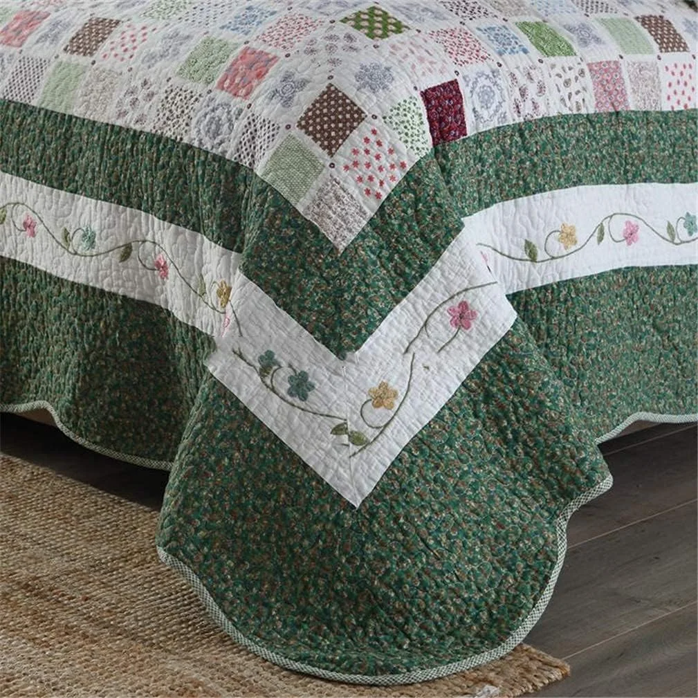 روتختی تکه دوزی شده سه تکه سایز کینگ، طرح گلدار سبز رنگ روتختی تکه دوزی شده سه تکه سایز کینگ، طرح گلدار سبز رنگ