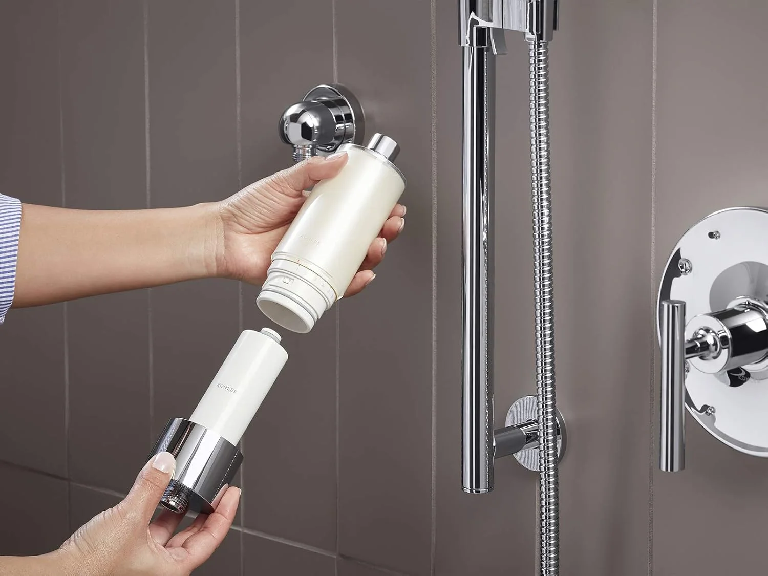 سیستم فیلتراسیون آب دوش Kohler 30646-CP Aquifer، کاهش کلر و بو، شامل تعویض فیلتر، کروم براق سیستم فیلتراسیون آب دوش Kohler 30646-CP Aquifer، کاهش کلر و بو، شامل تعویض فیلتر، کروم براق