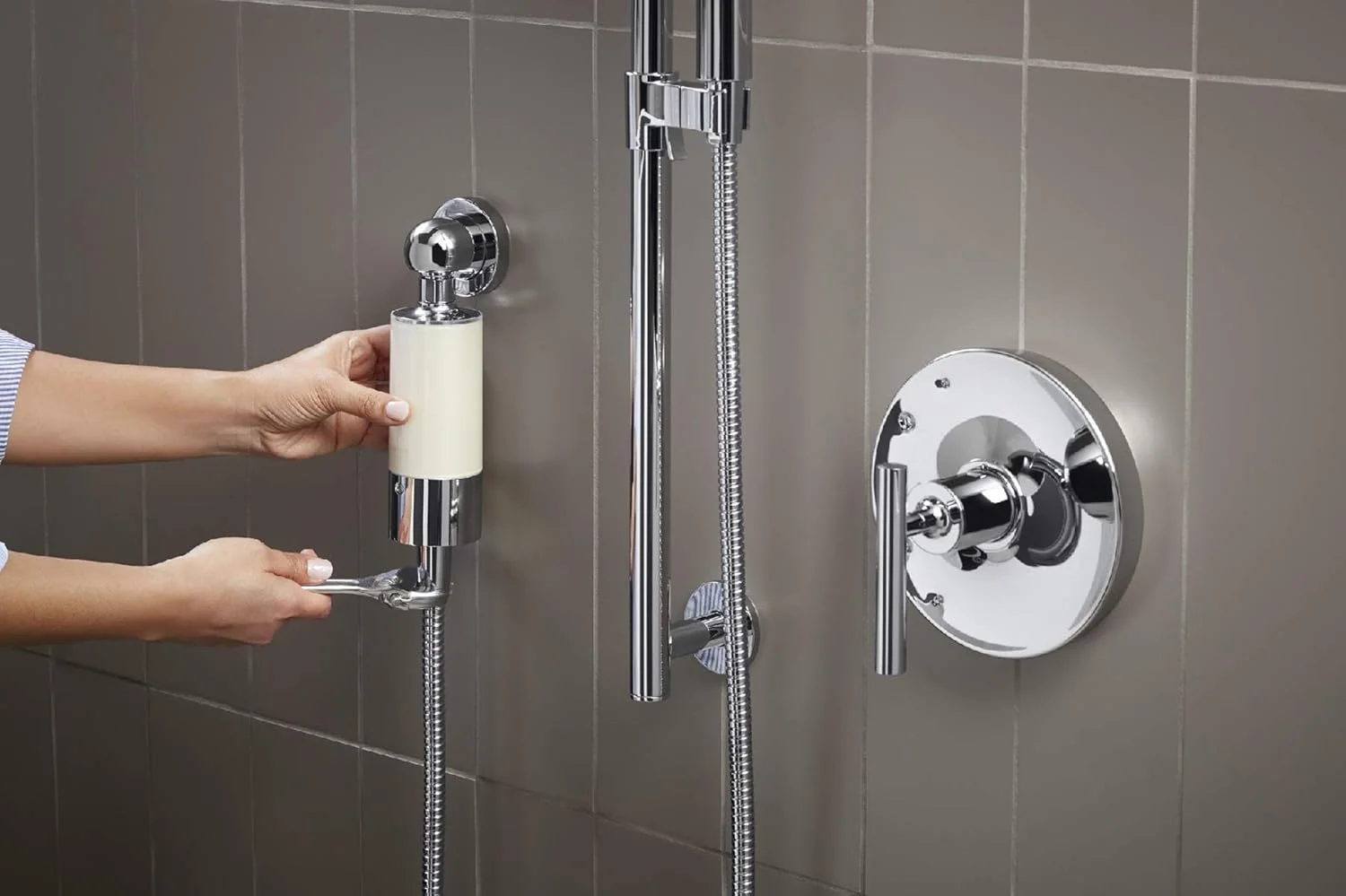 سیستم فیلتراسیون آب دوش Kohler 30646-CP Aquifer، کاهش کلر و بو، شامل تعویض فیلتر، کروم براق سیستم فیلتراسیون آب دوش Kohler 30646-CP Aquifer، کاهش کلر و بو، شامل تعویض فیلتر، کروم براق