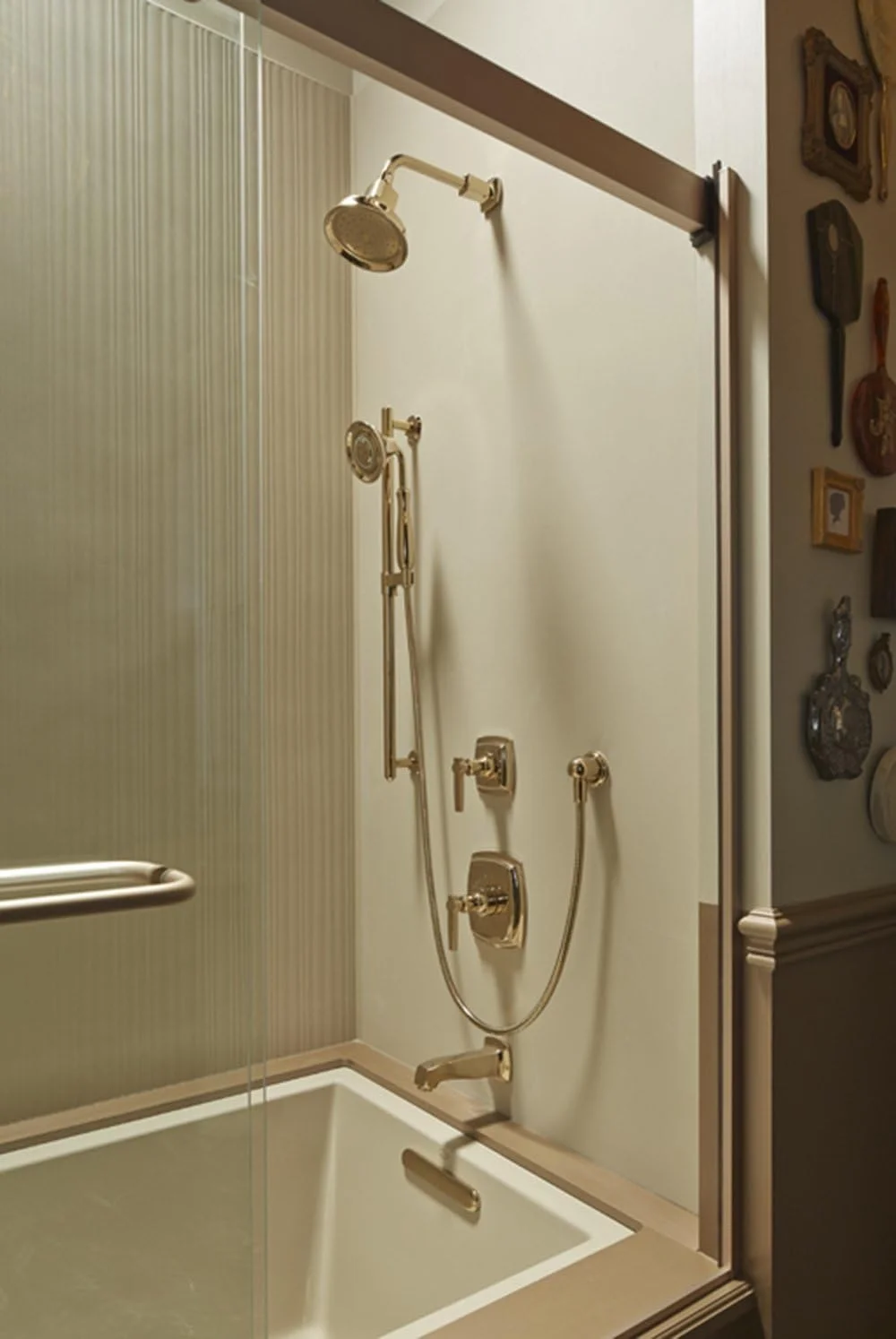 سر دوش تک کاره Kohler (طلایی فرانسوی براق) - K-45410-AF Margaux با نرخ جریان 2.0 GPM، بدون بازو و قالپاق، با فناوری Katalyst، طلایی فرانسوی براق